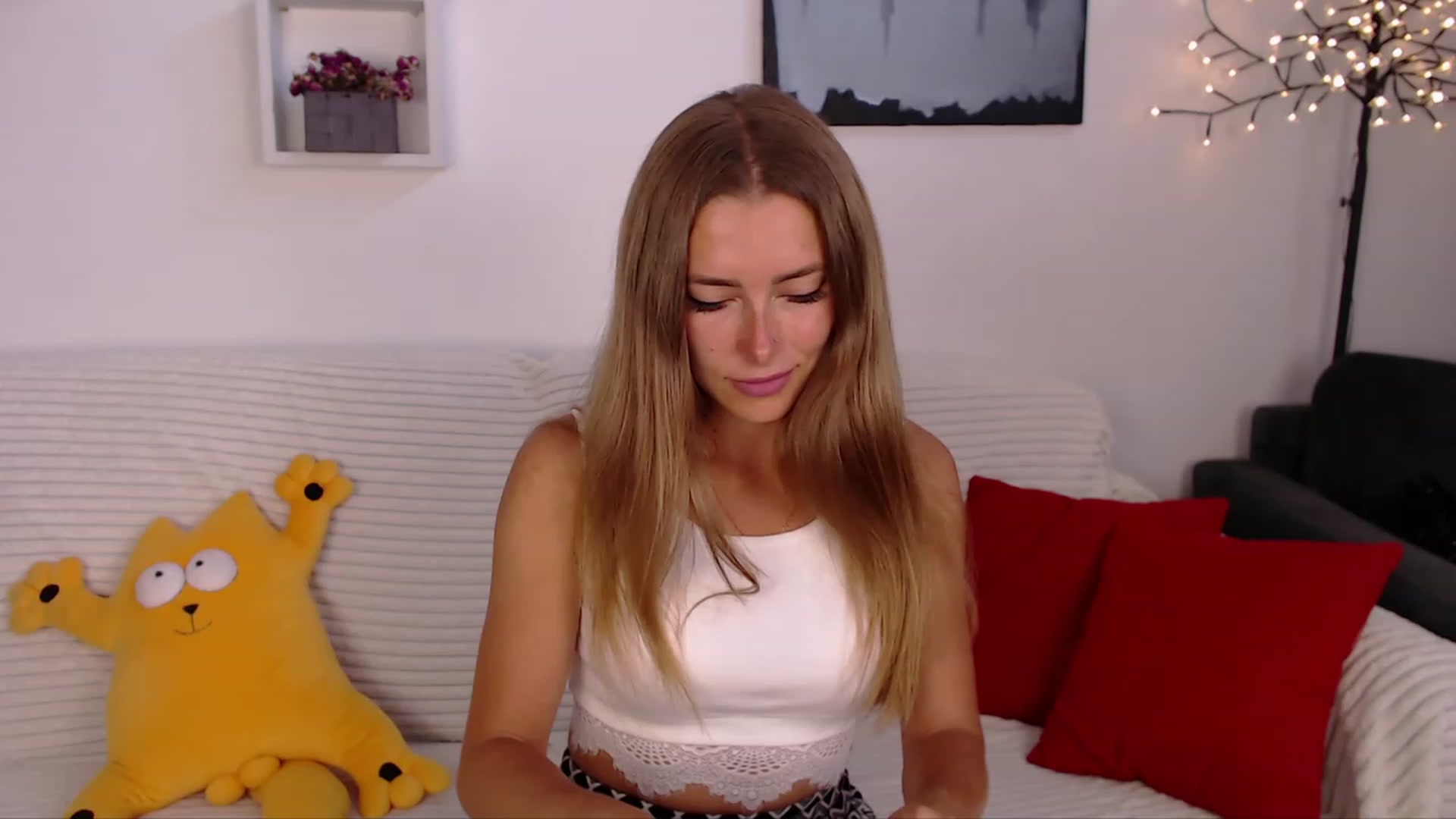 Gallery image thumbnail from SimonsWife's myfreecams stream on, 06/19/2023, 14:31 image 11 of 20
