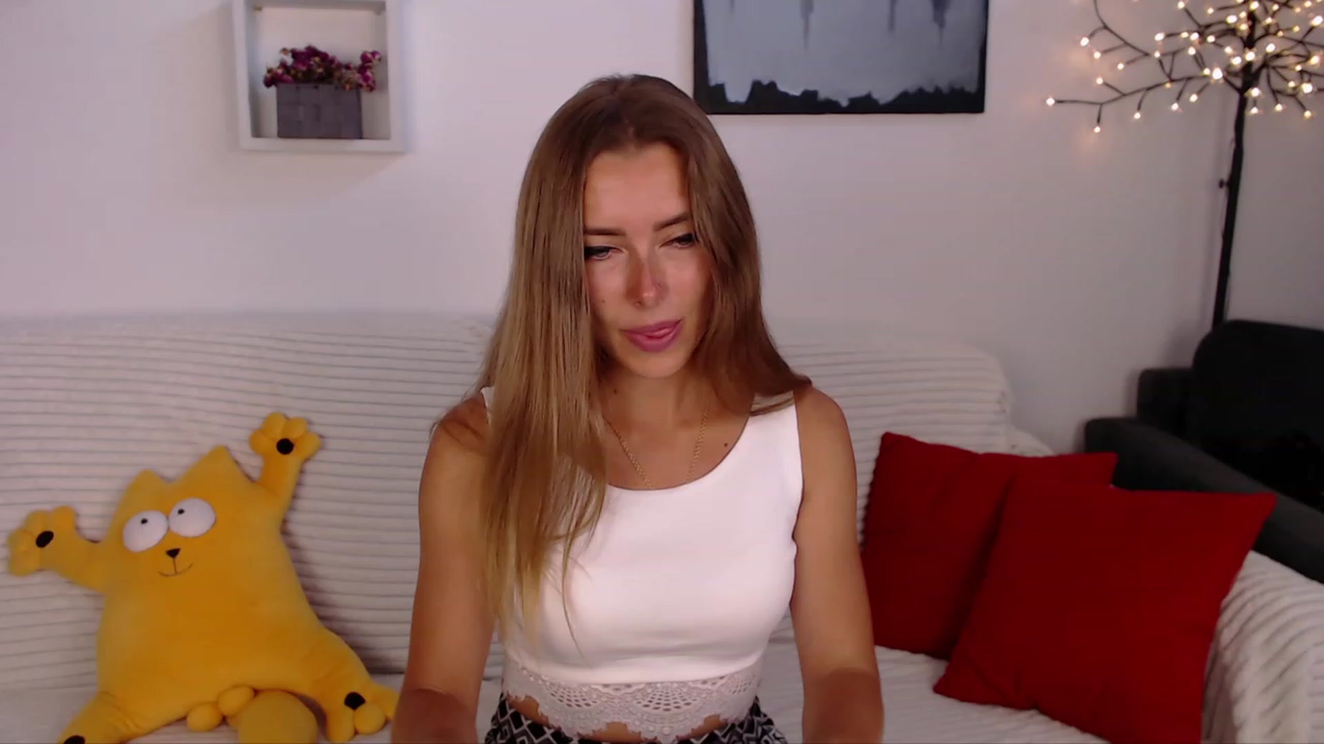 Gallery image thumbnail from SimonsWife's myfreecams stream on, 06/19/2023, 14:31 image 19 of 20