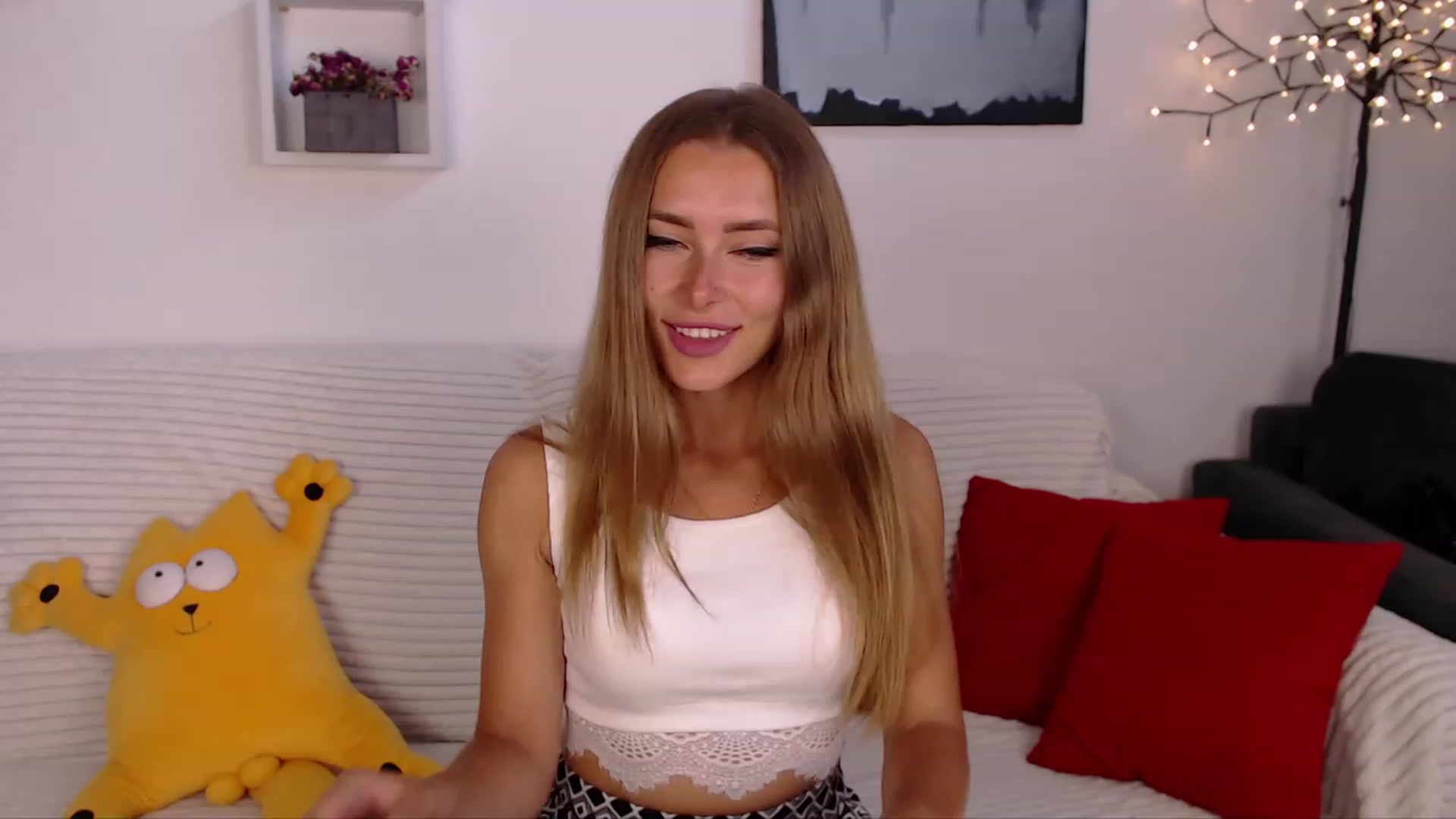 Gallery image thumbnail from SimonsWife's myfreecams stream on, 06/19/2023, 14:31 image 13 of 20