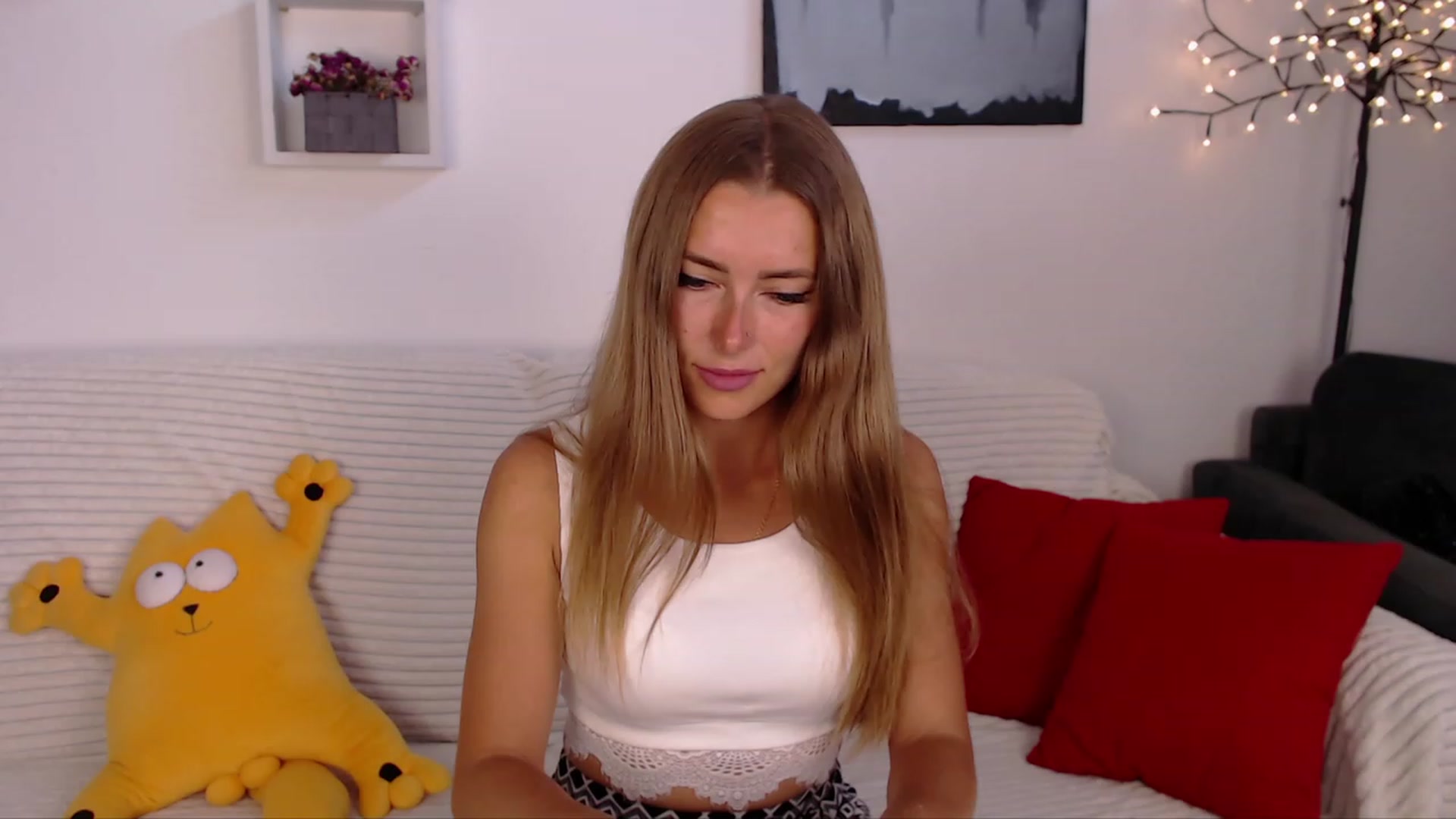 Gallery image thumbnail from SimonsWife's myfreecams stream on, 06/19/2023, 14:31 image 5 of 20