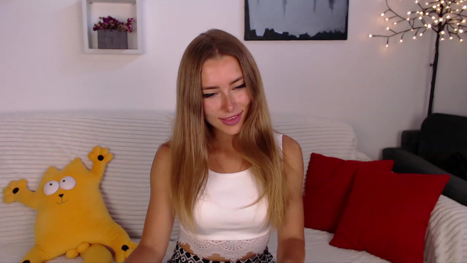 Gallery image thumbnail from SimonsWife's myfreecams stream on, 06/19/2023, 14:31 image 14 of 20