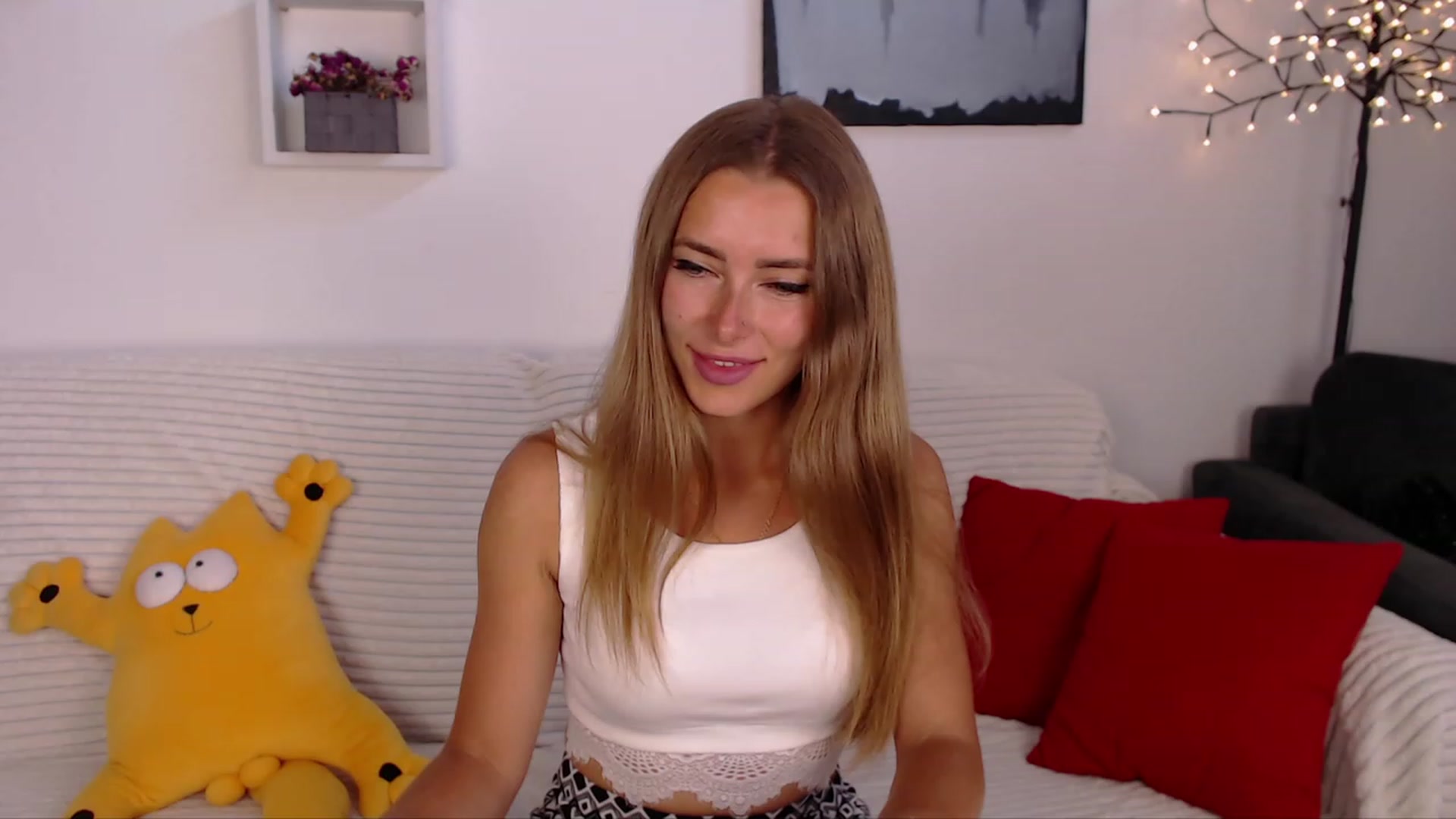 Gallery image thumbnail from SimonsWife's myfreecams stream on, 06/19/2023, 14:31 image 7 of 20