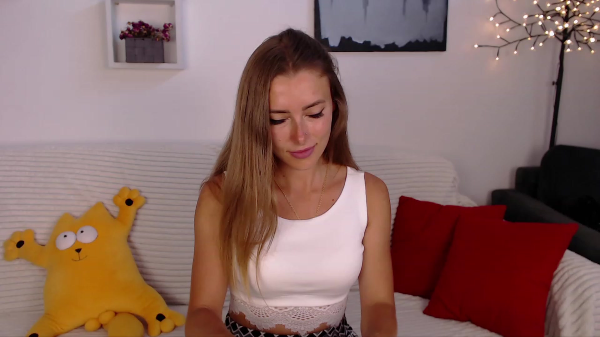 Gallery image thumbnail from SimonsWife's myfreecams stream on, 06/19/2023, 14:31 image 18 of 20