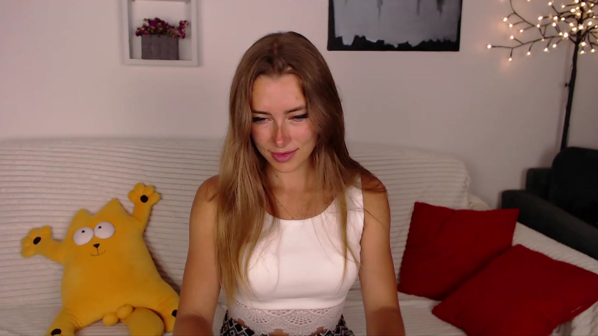 Gallery image thumbnail from SimonsWife's myfreecams stream on, 06/19/2023, 17:53 image 12 of 20