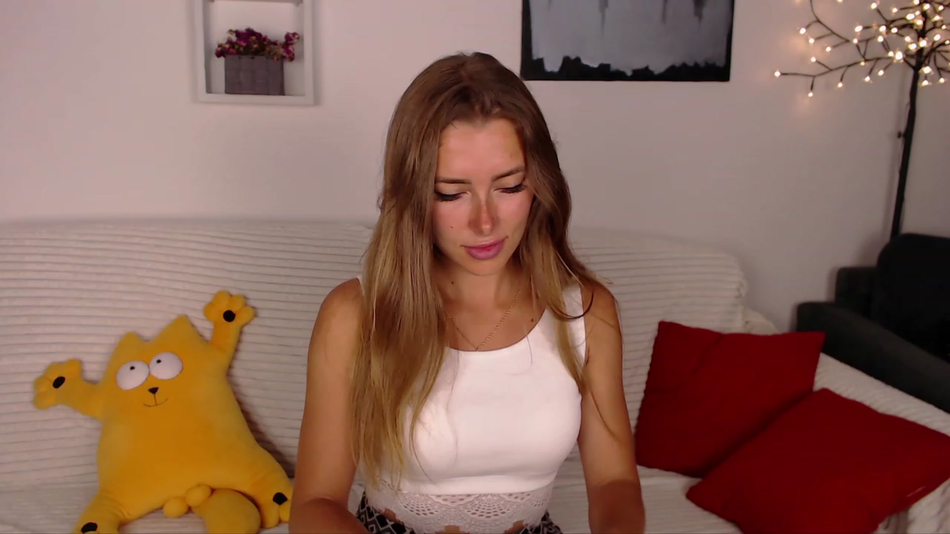 Gallery image thumbnail from SimonsWife's myfreecams stream on, 06/19/2023, 17:53 image 7 of 20