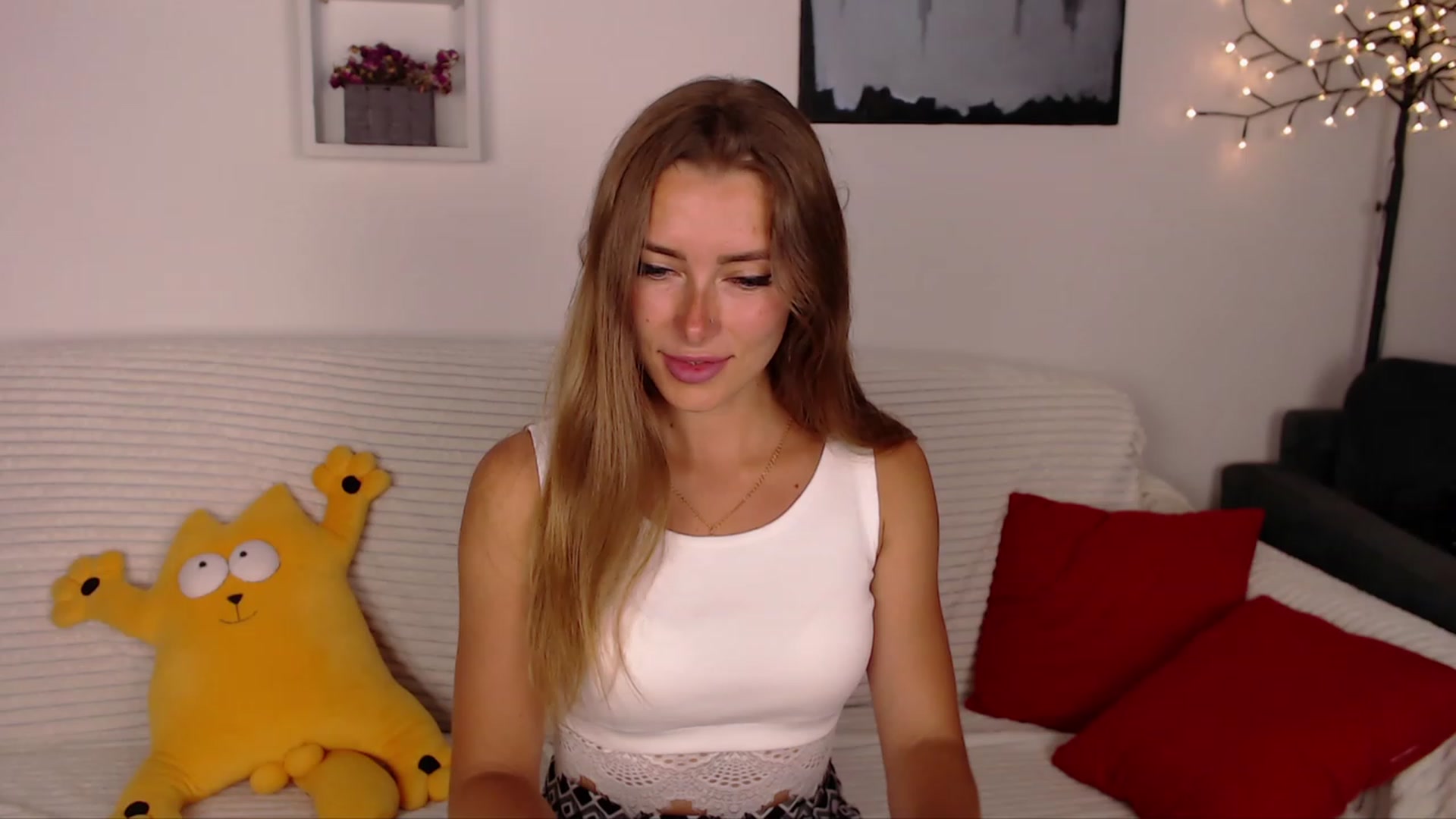 Gallery image thumbnail from SimonsWife's myfreecams stream on, 06/19/2023, 17:53 image 3 of 20