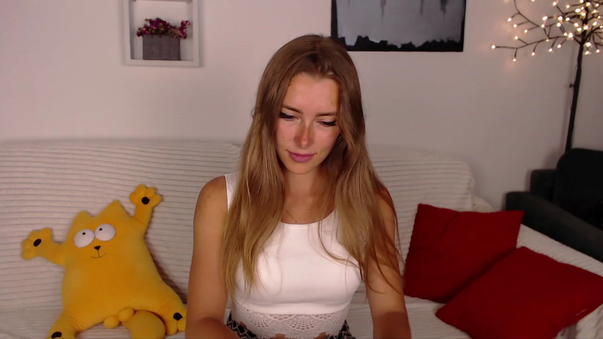 Gallery image thumbnail from SimonsWife's myfreecams stream on, 06/19/2023, 17:53 image 9 of 20