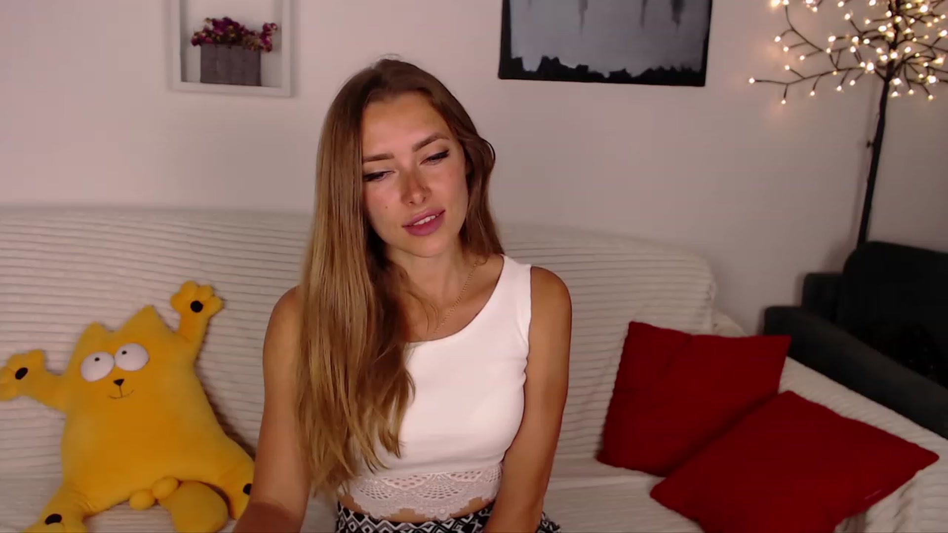 Gallery image thumbnail from SimonsWife's myfreecams stream on, 06/19/2023, 17:53 image 19 of 20