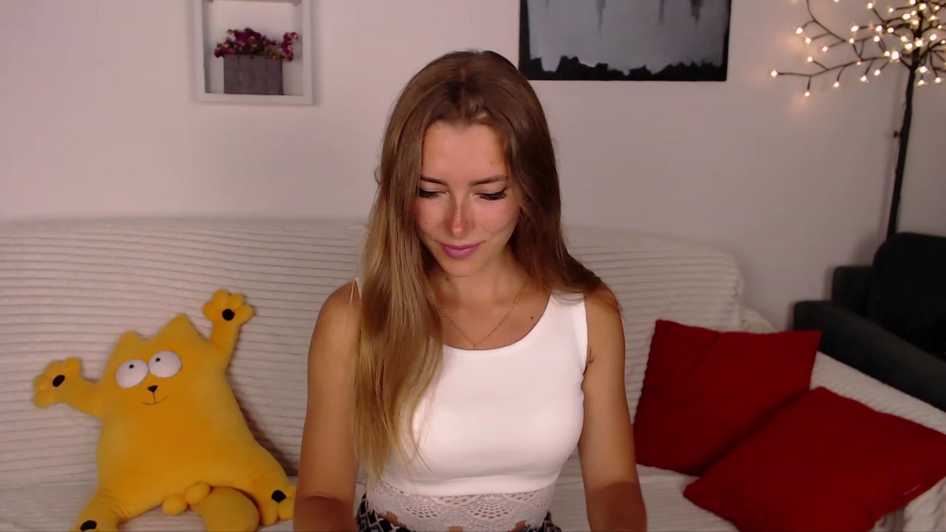 Gallery image thumbnail from SimonsWife's myfreecams stream on, 06/19/2023, 17:53 image 4 of 20