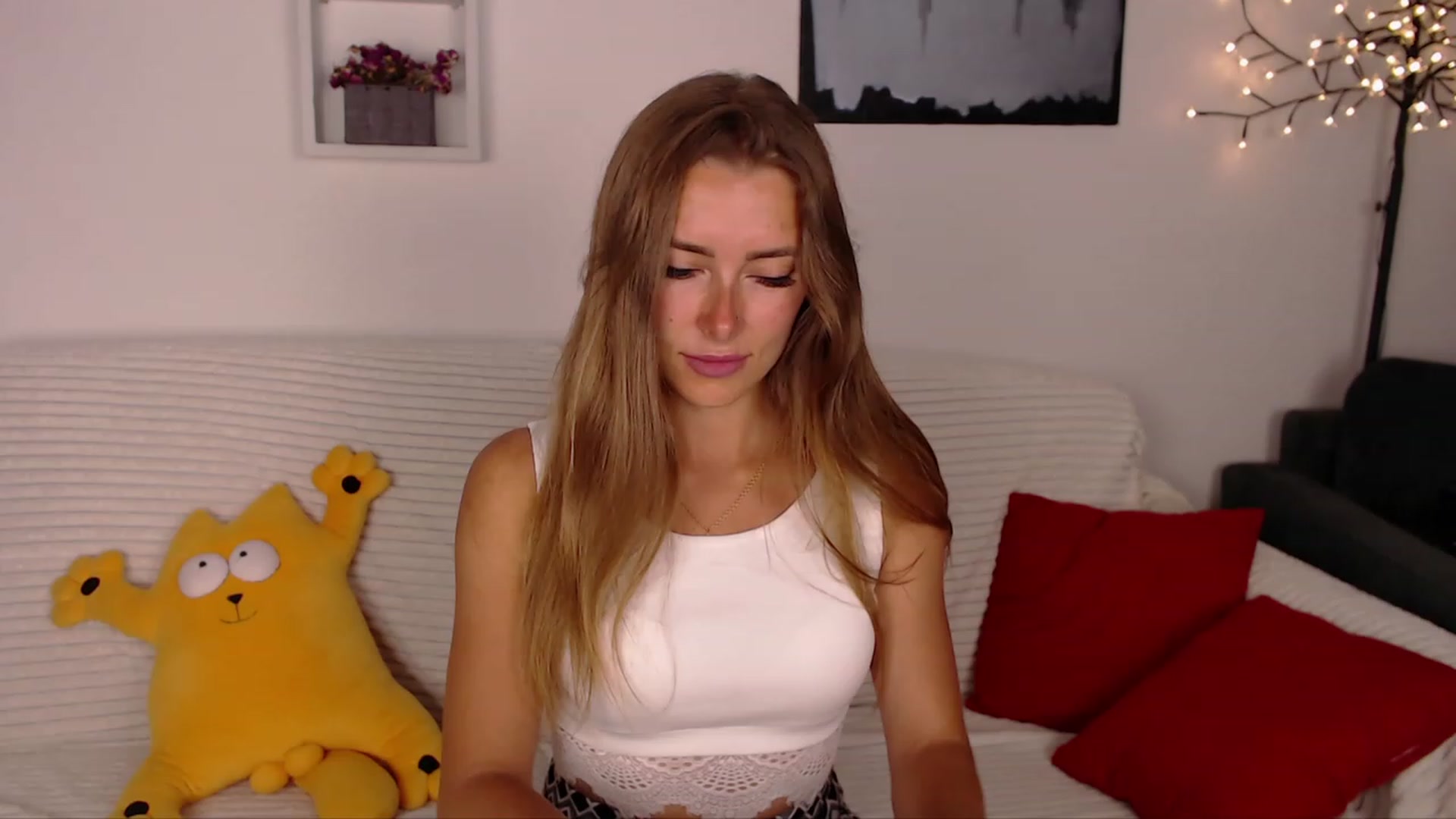 Gallery image thumbnail from SimonsWife's myfreecams stream on, 06/19/2023, 17:53 image 8 of 20