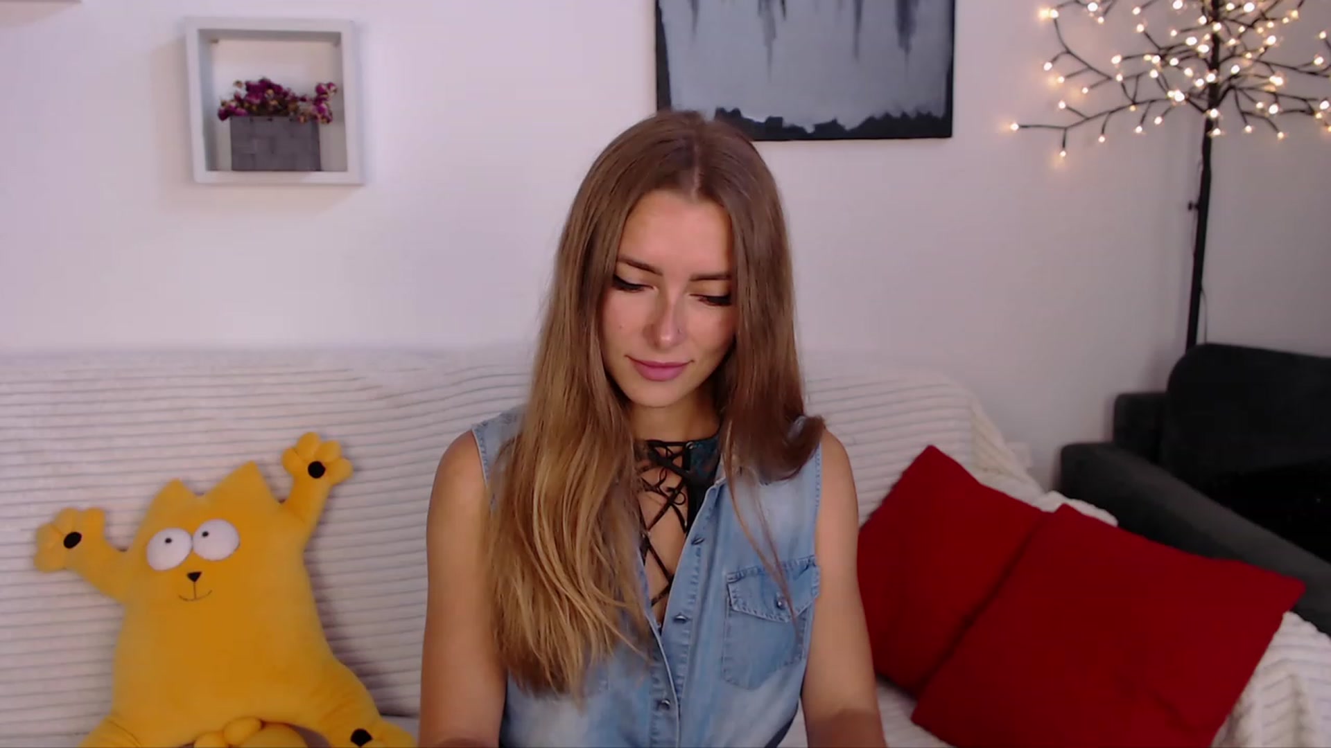 Gallery image thumbnail from SimonsWife's myfreecams stream on, 06/21/2023, 13:36 image 8 of 20
