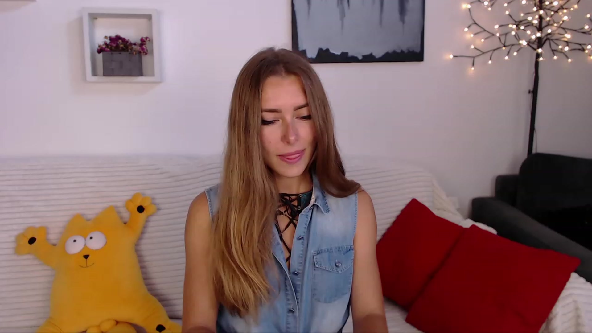 Gallery image thumbnail from SimonsWife's myfreecams stream on, 06/21/2023, 13:36 image 15 of 20