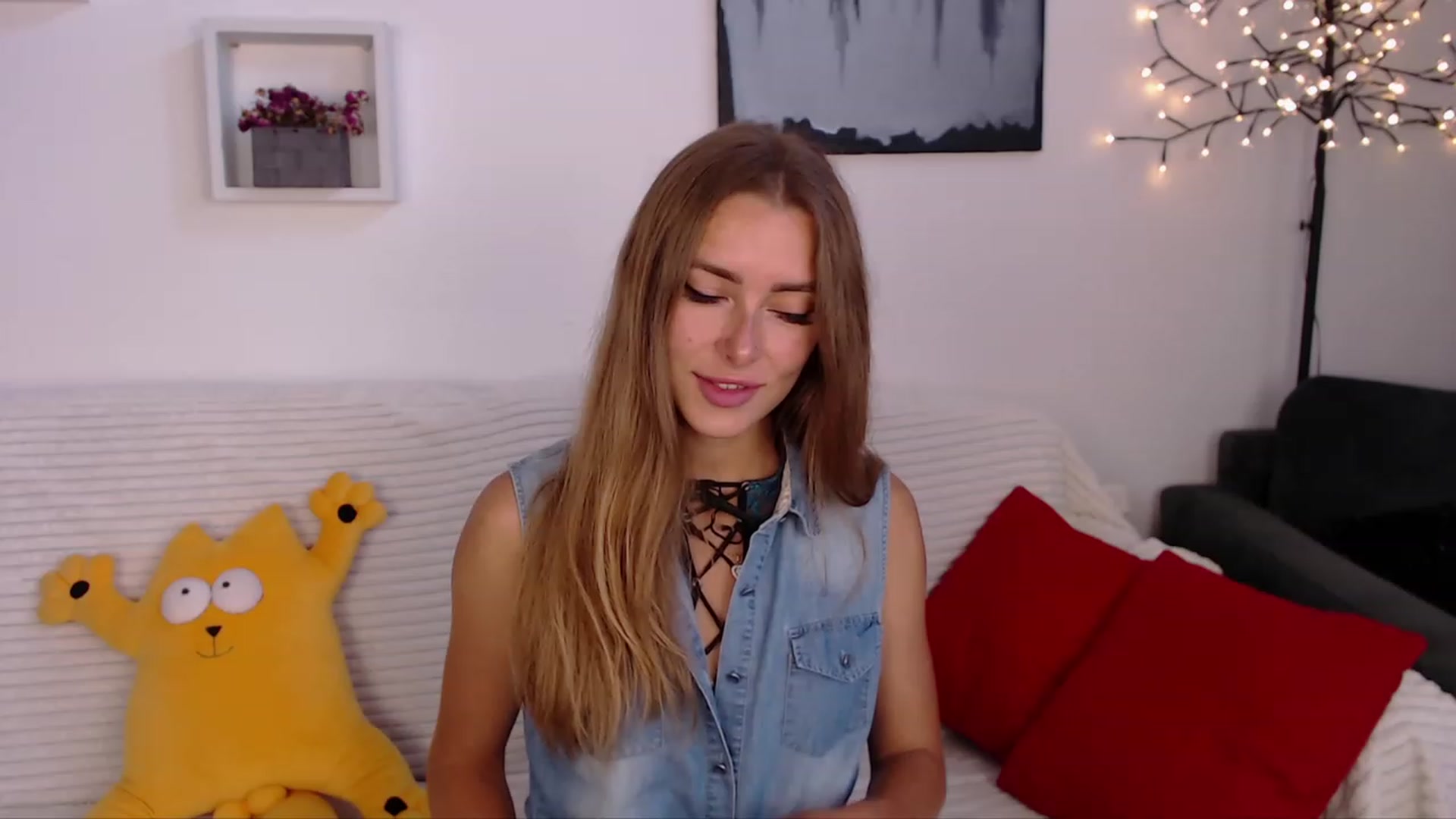 Gallery image thumbnail from SimonsWife's myfreecams stream on, 06/21/2023, 13:36 image 6 of 20