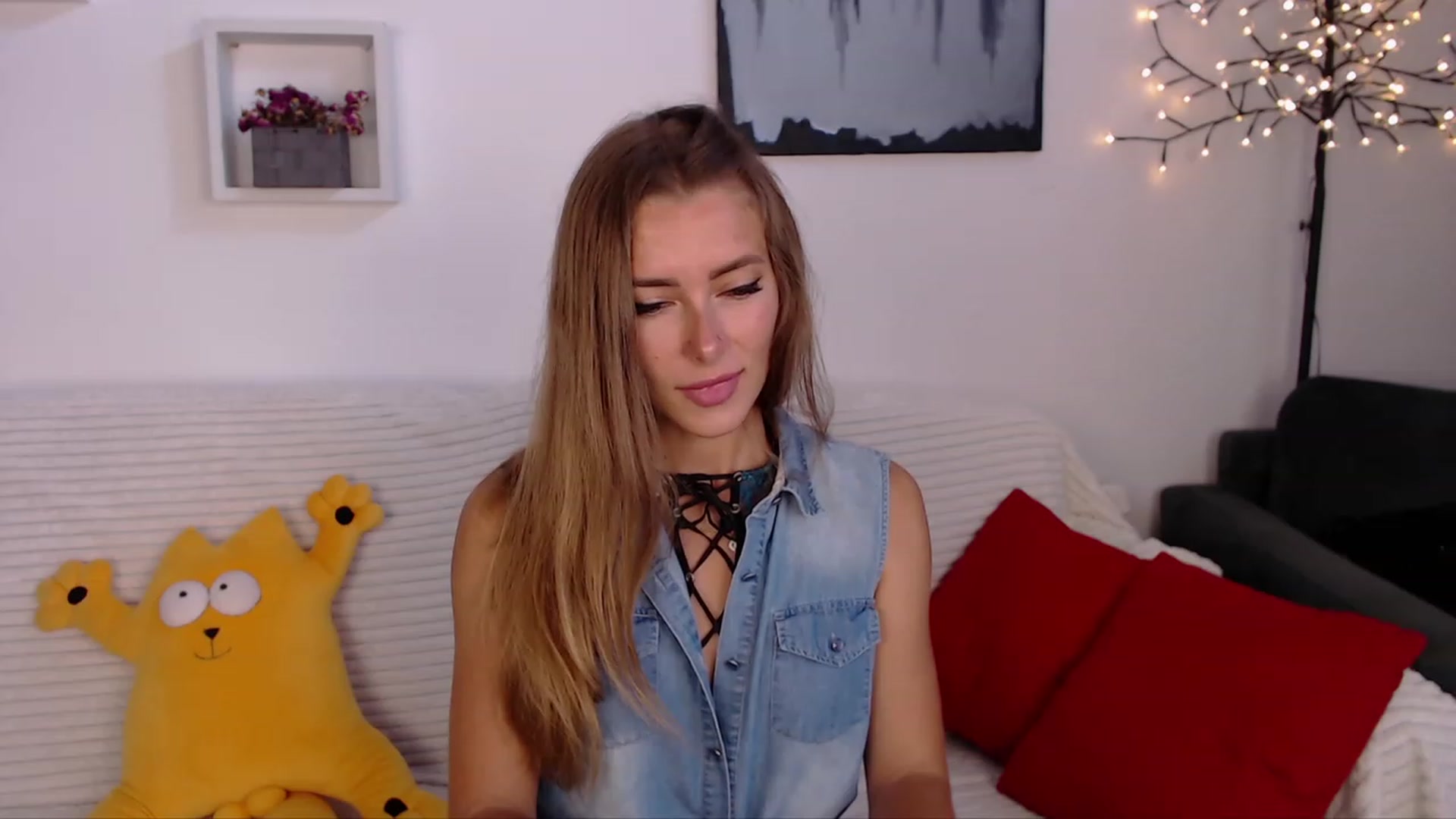 Gallery image thumbnail from SimonsWife's myfreecams stream on, 06/21/2023, 13:36 image 17 of 20
