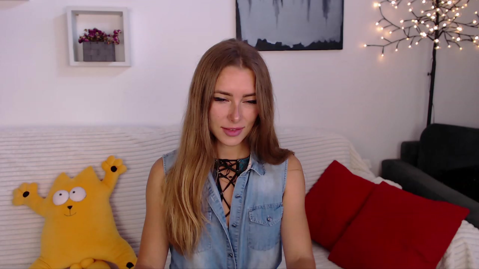 Gallery image thumbnail from SimonsWife's myfreecams stream on, 06/21/2023, 13:36 image 10 of 20