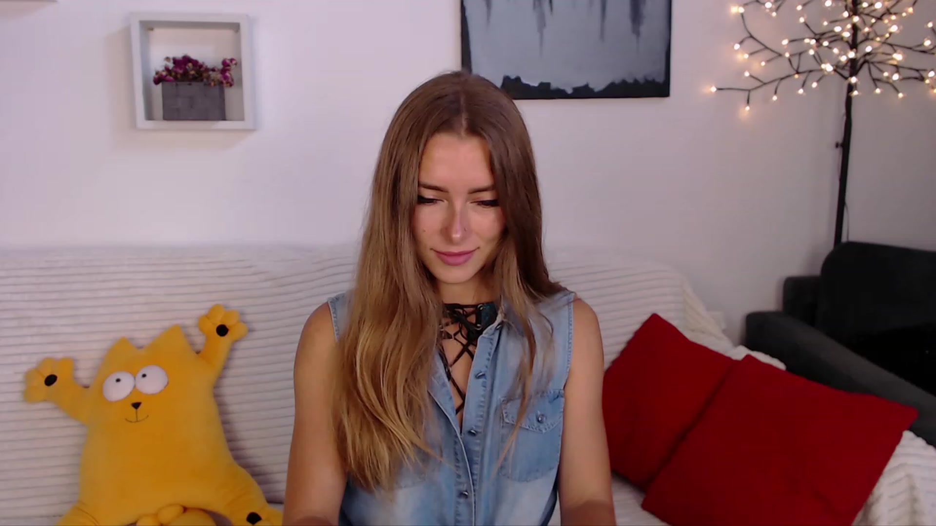 Gallery image thumbnail from SimonsWife's myfreecams stream on, 06/21/2023, 13:36 image 16 of 20