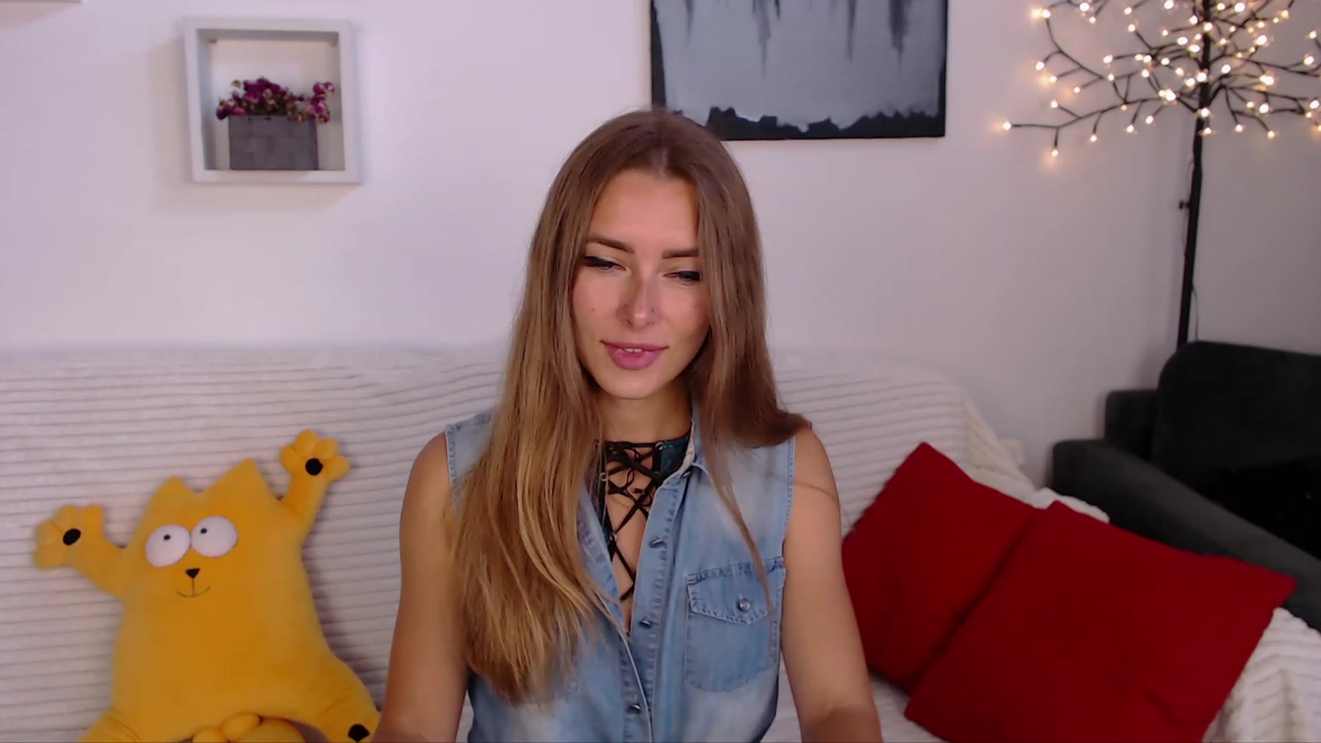 Gallery image thumbnail from SimonsWife's myfreecams stream on, 06/21/2023, 13:36 image 11 of 20