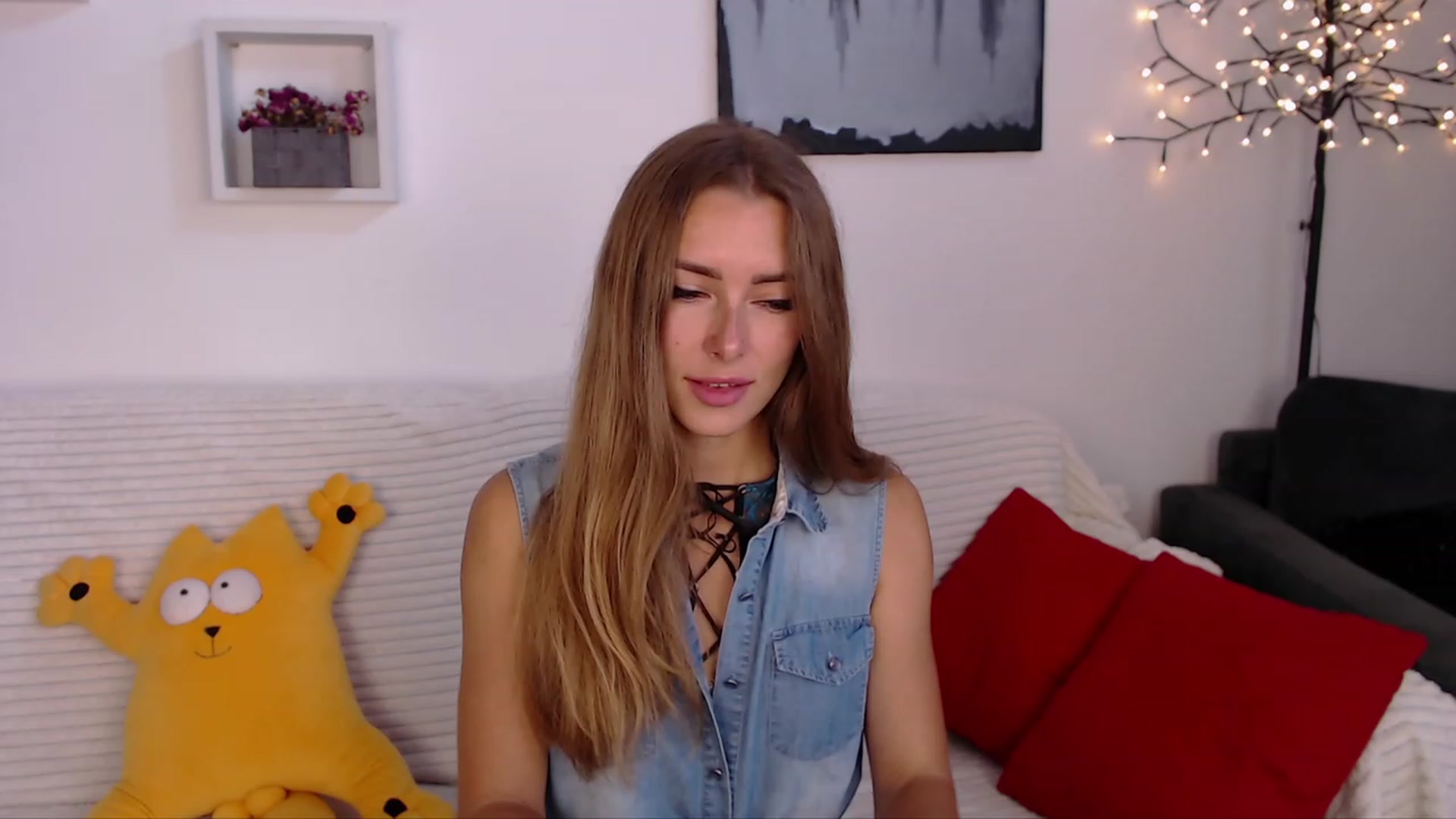 Gallery image thumbnail from SimonsWife's myfreecams stream on, 06/21/2023, 13:36 image 9 of 20