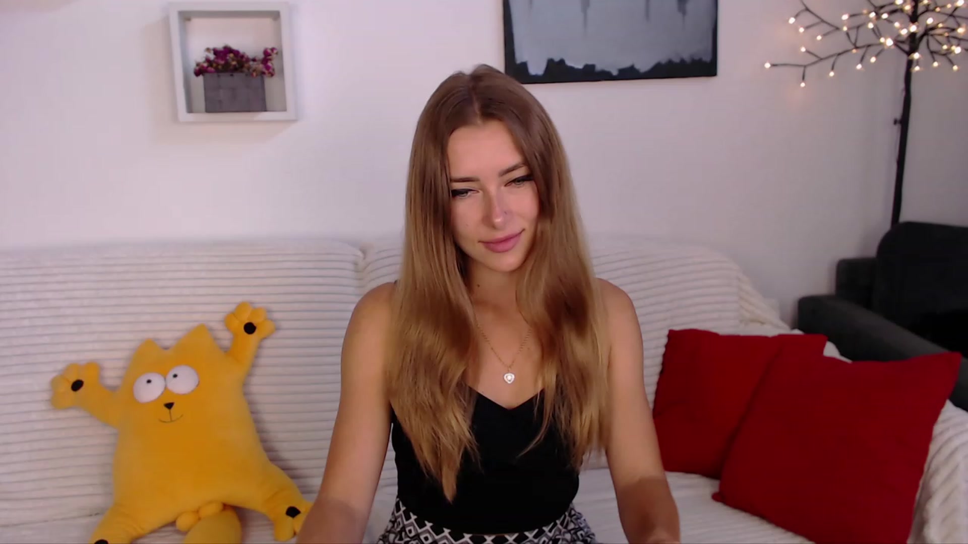Gallery image thumbnail from SimonsWife's myfreecams stream on, 06/22/2023, 11:16 image 6 of 20