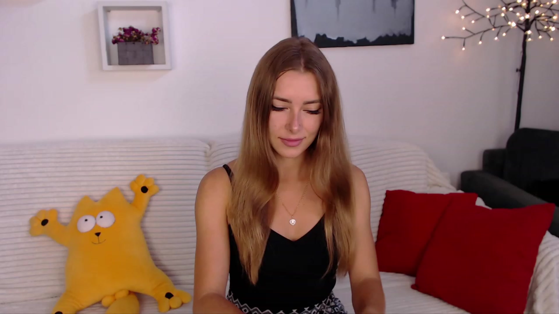 Gallery image thumbnail from SimonsWife's myfreecams stream on, 06/22/2023, 11:16 image 3 of 20