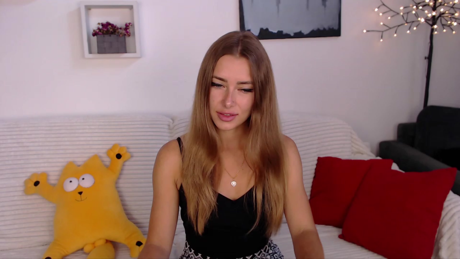 Gallery image thumbnail from SimonsWife's myfreecams stream on, 06/22/2023, 11:16 image 7 of 20