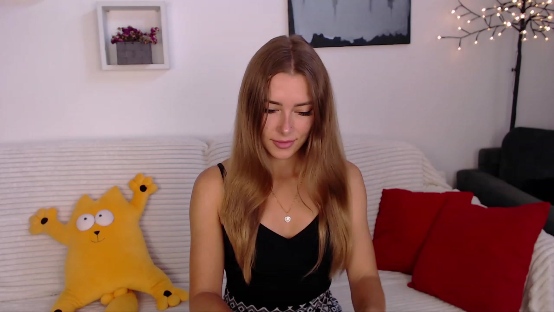 Gallery image thumbnail from SimonsWife's myfreecams stream on, 06/22/2023, 11:16 image 1 of 20