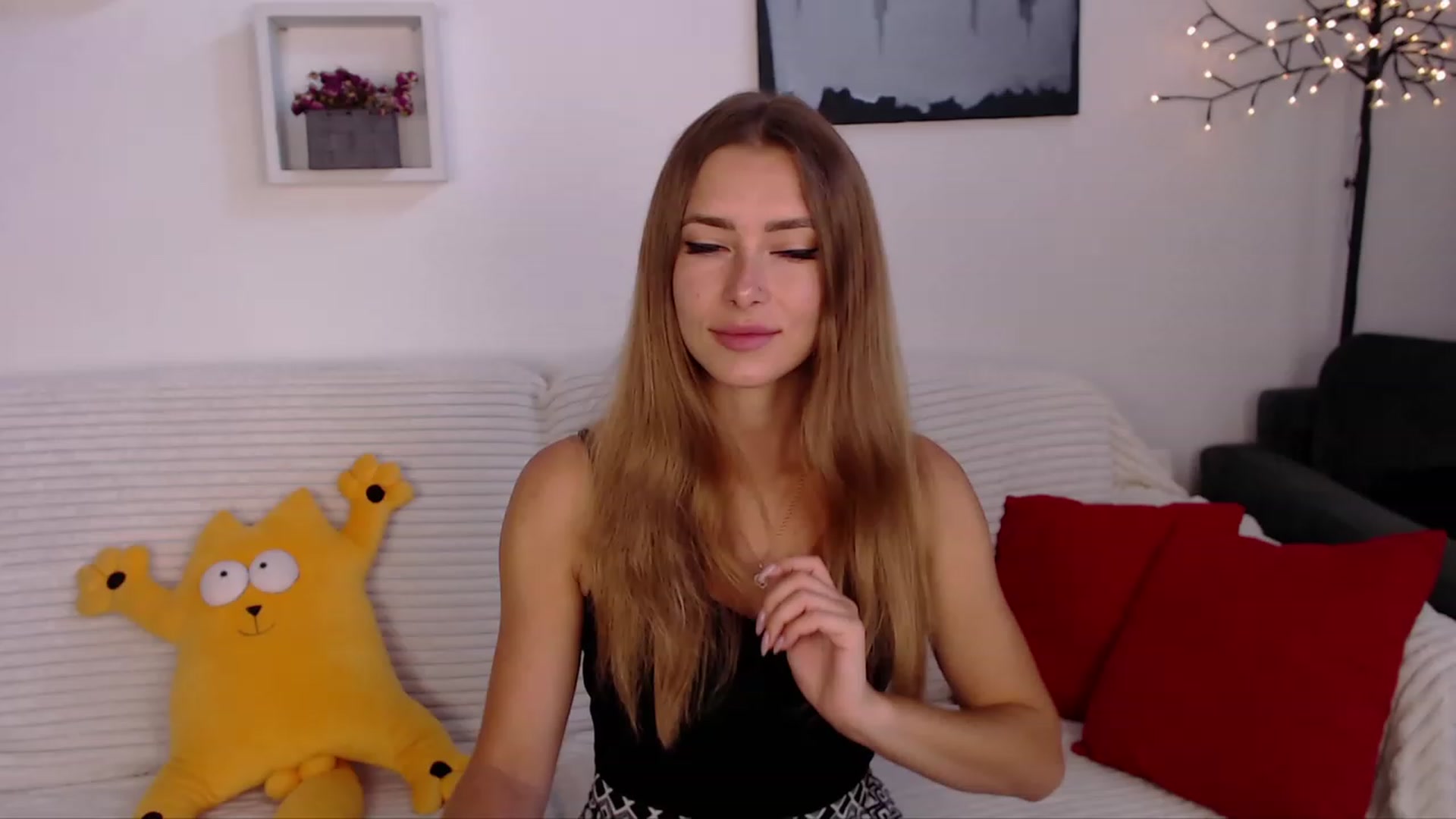 Gallery image thumbnail from SimonsWife's myfreecams stream on, 06/22/2023, 11:16 image 19 of 20