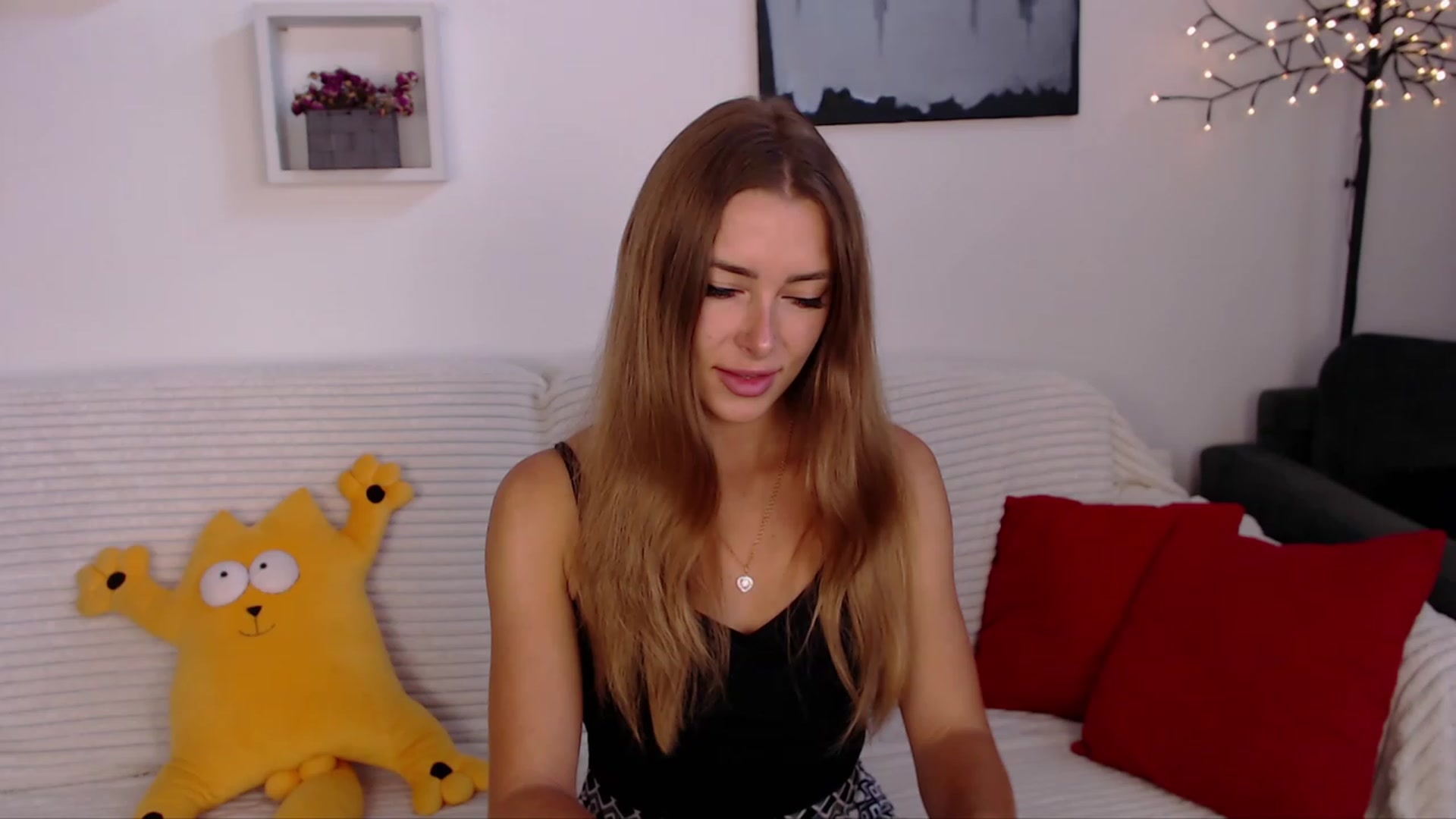 Gallery image thumbnail from SimonsWife's myfreecams stream on, 06/22/2023, 11:16 image 18 of 20