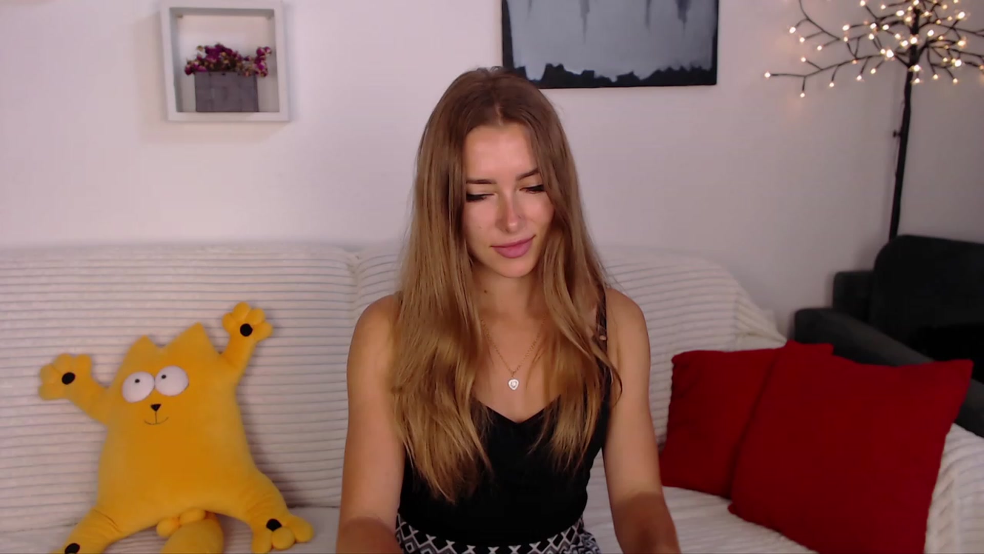 Gallery image thumbnail from SimonsWife's myfreecams stream on, 06/22/2023, 14:34 image 16 of 20
