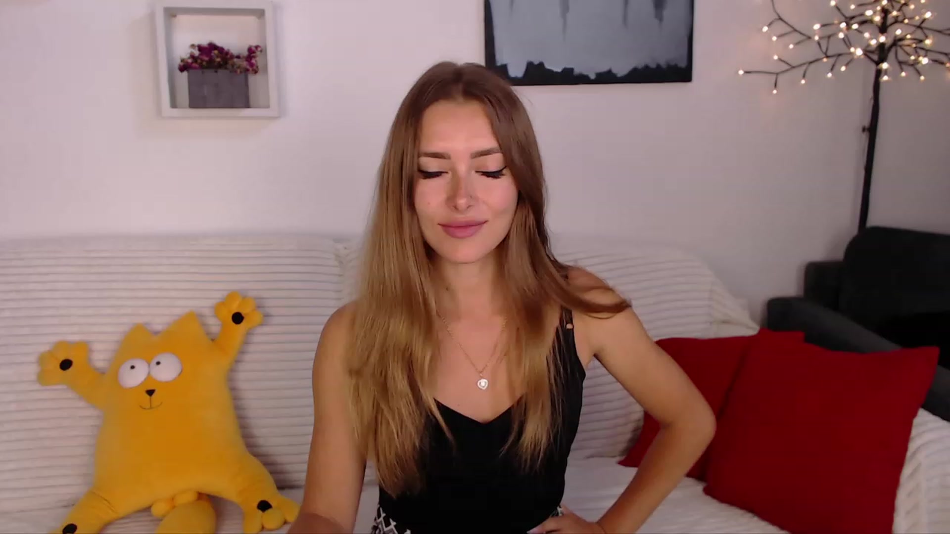 Gallery image thumbnail from SimonsWife's myfreecams stream on, 06/22/2023, 14:34 image 13 of 20