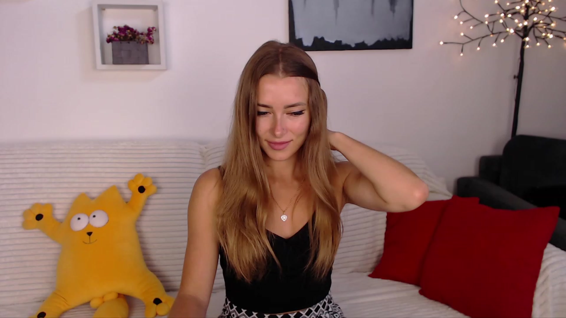 Gallery image thumbnail from SimonsWife's myfreecams stream on, 06/22/2023, 14:34 image 17 of 20