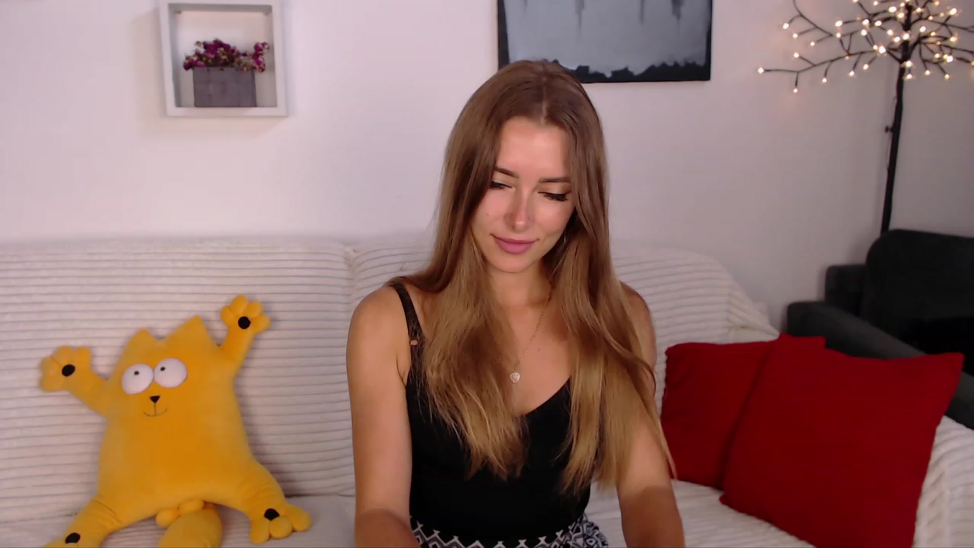 Gallery image thumbnail from SimonsWife's myfreecams stream on, 06/22/2023, 14:34 image 19 of 20