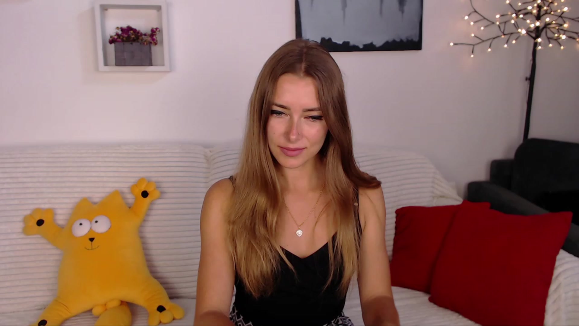 Gallery image thumbnail from SimonsWife's myfreecams stream on, 06/22/2023, 14:34 image 12 of 20
