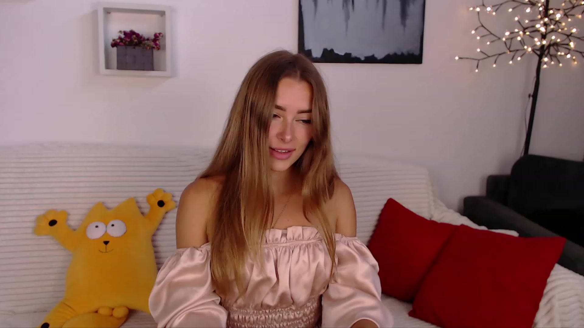 Gallery image thumbnail from SimonsWife's myfreecams stream on, 07/03/2023, 11:57 image 2 of 20