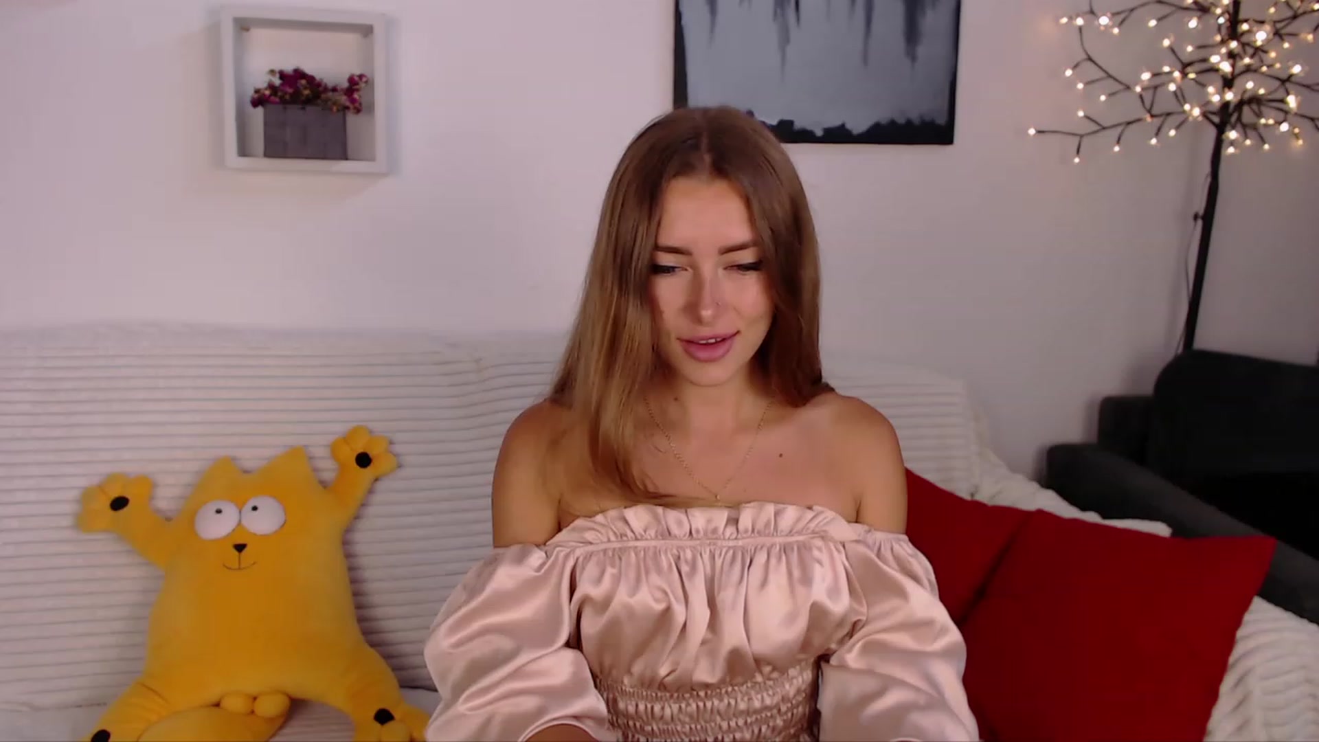 Gallery image thumbnail from SimonsWife's myfreecams stream on, 07/03/2023, 11:57 image 9 of 20