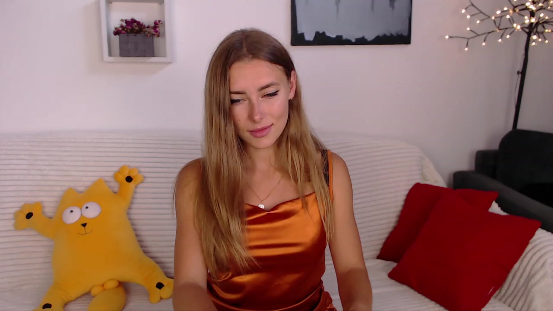 Gallery image thumbnail from SimonsWife's myfreecams stream on, 07/05/2023, 11:39 image 13 of 20