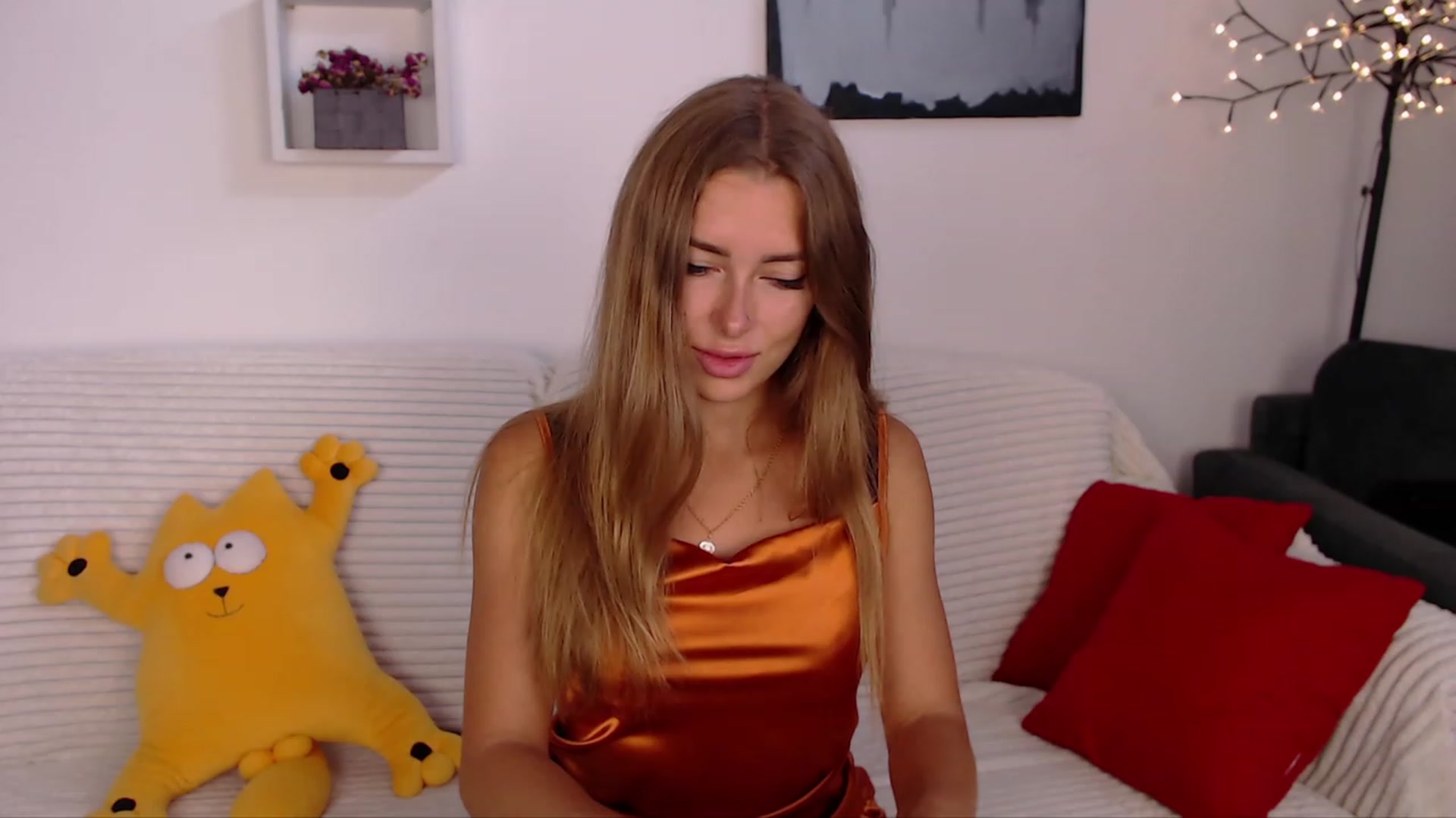 Gallery image thumbnail from SimonsWife's myfreecams stream on, 07/05/2023, 11:39 image 12 of 20