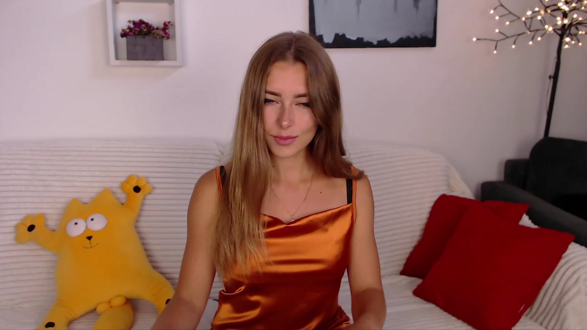 Gallery image thumbnail from SimonsWife's myfreecams stream on, 07/05/2023, 11:39 image 3 of 20
