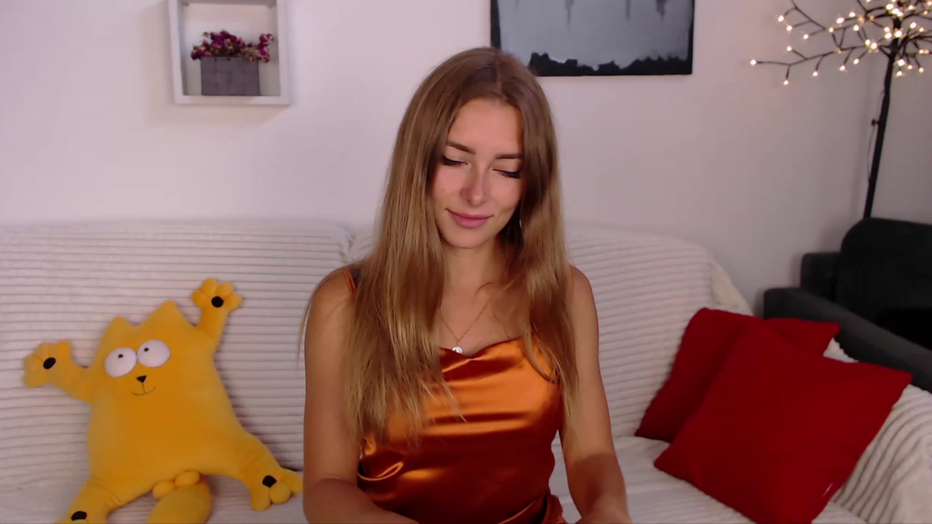 Gallery image thumbnail from SimonsWife's myfreecams stream on, 07/05/2023, 11:39 image 16 of 20