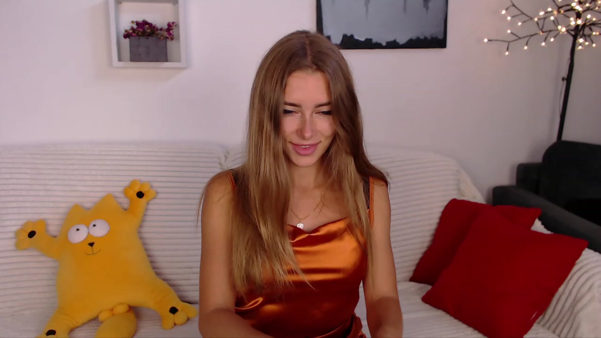Gallery image thumbnail from SimonsWife's myfreecams stream on, 07/05/2023, 11:39 image 19 of 20