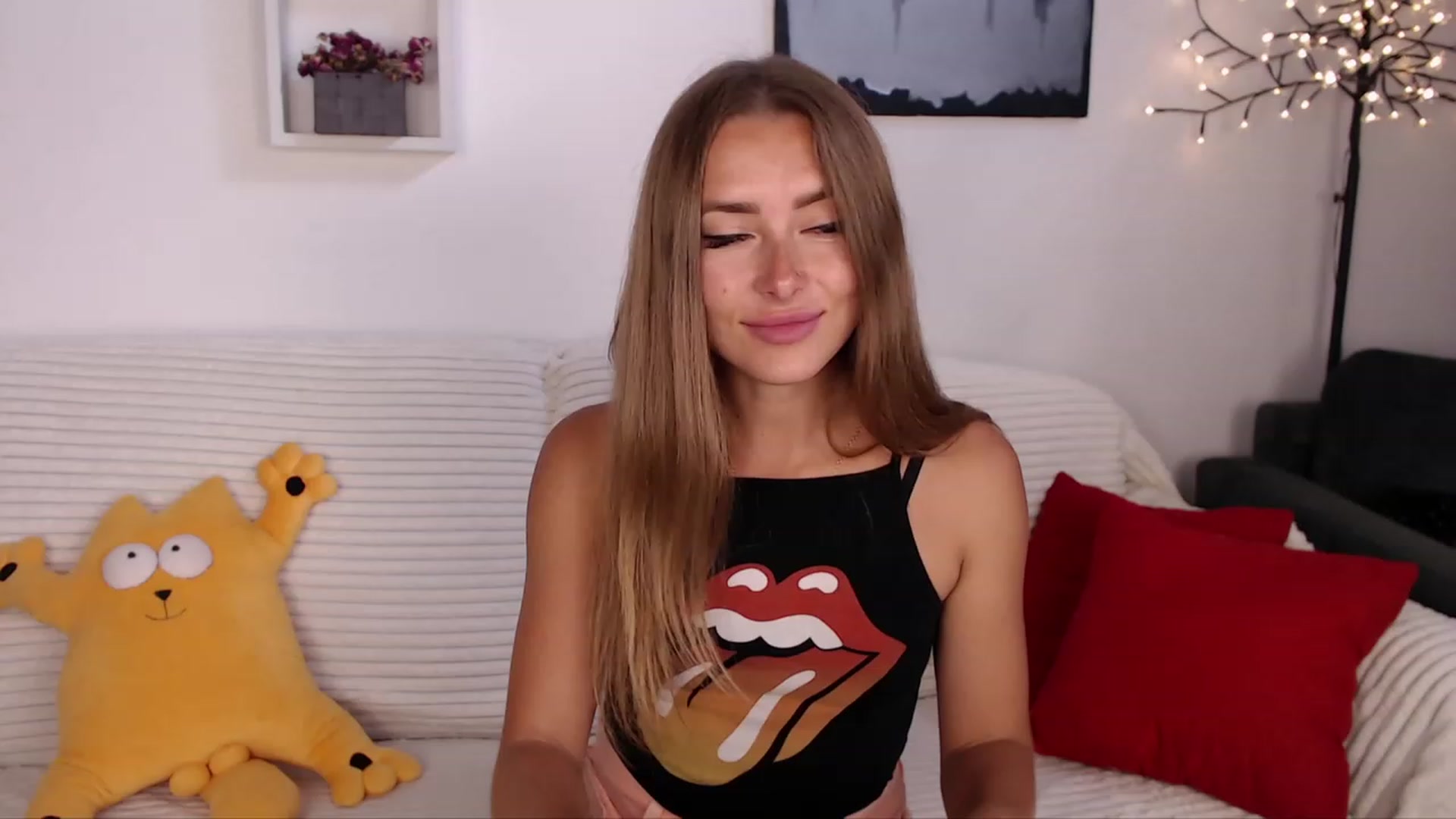 Gallery image thumbnail from SimonsWife's myfreecams stream on, 08/09/2023, 13:53 image 5 of 20