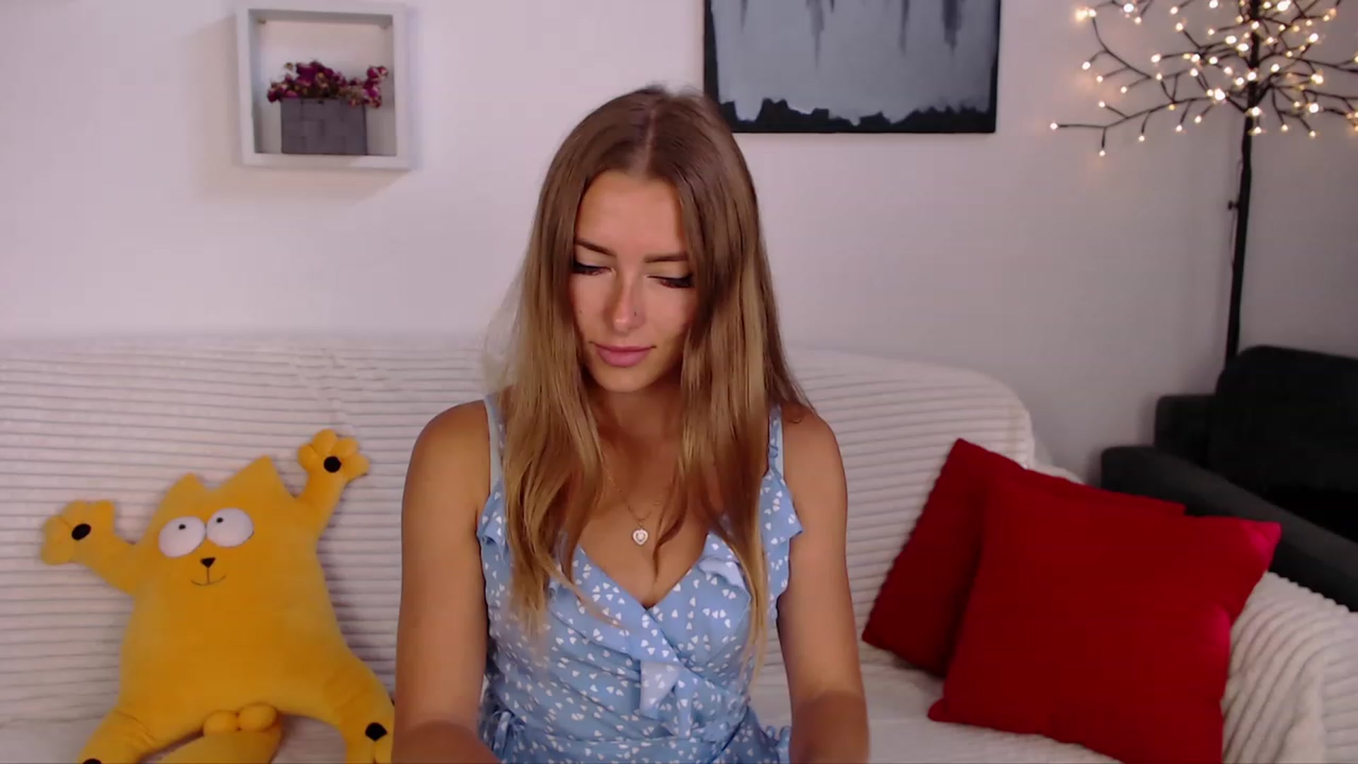 Gallery image thumbnail from SimonsWife's myfreecams stream on, 08/10/2023, 12:16 image 3 of 20