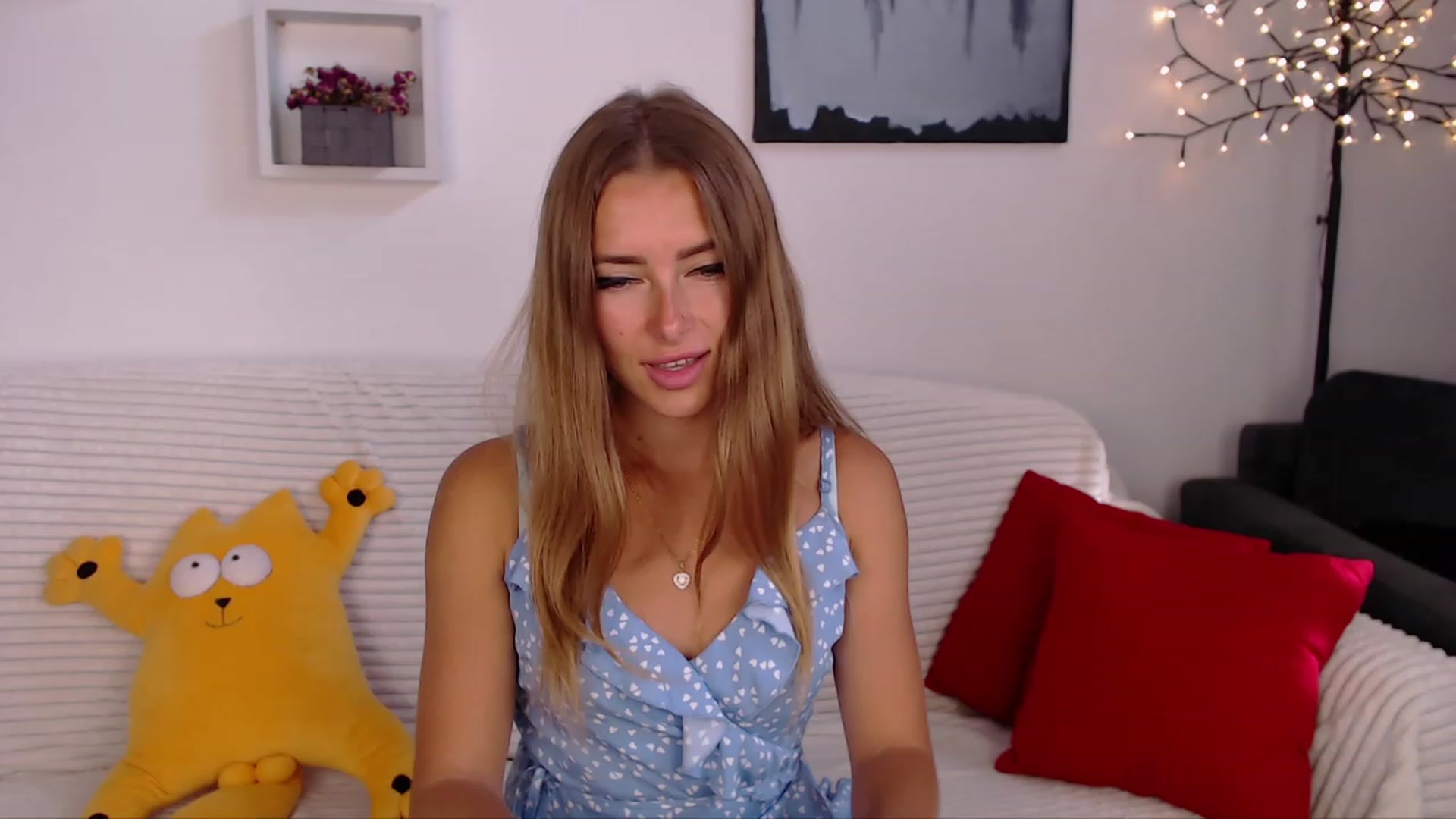 Gallery image thumbnail from SimonsWife's myfreecams stream on, 08/10/2023, 12:16 image 4 of 20