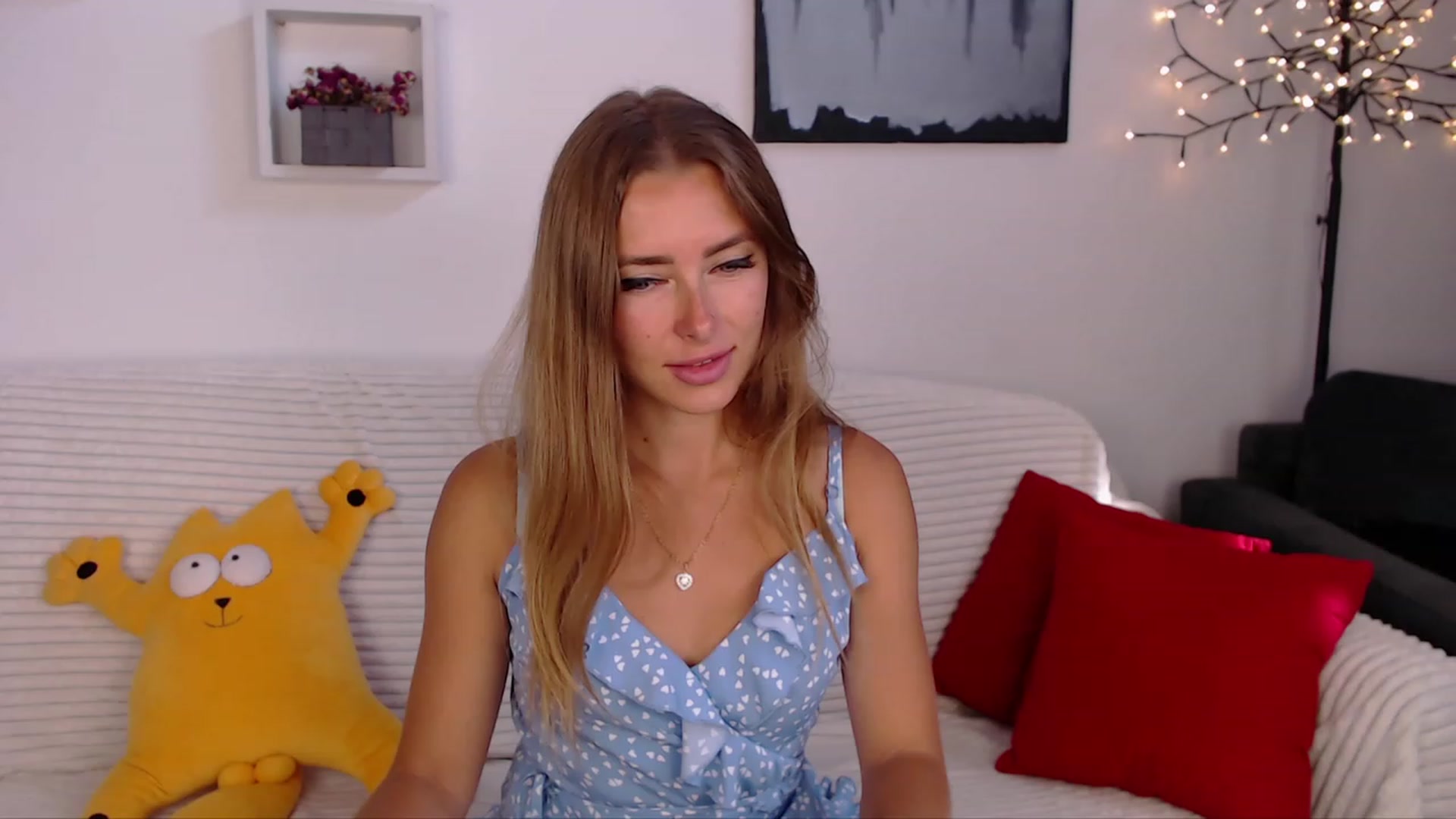 Gallery image thumbnail from SimonsWife's myfreecams stream on, 08/10/2023, 12:16 image 8 of 20