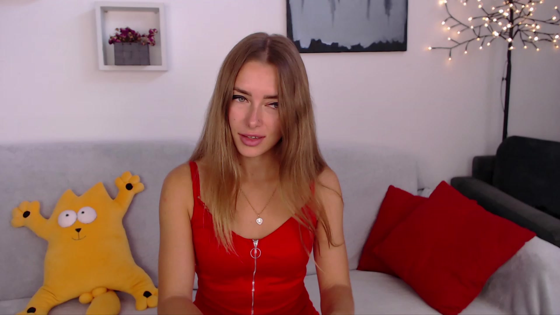 Gallery image thumbnail from SimonsWife's myfreecams stream on, 09/17/2023, 10:23 image 17 of 20