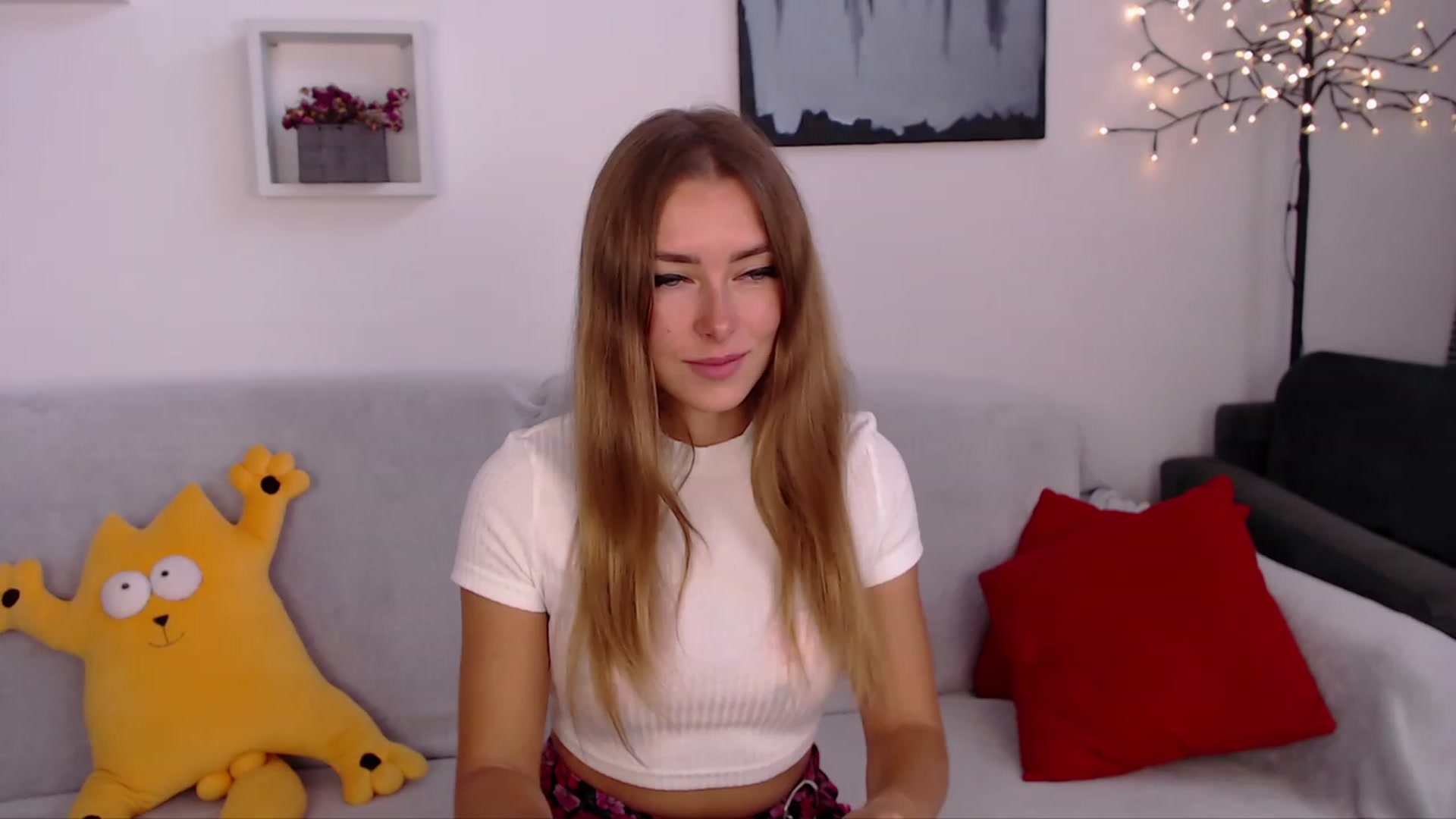 Gallery image thumbnail from SimonsWife's myfreecams stream on, 09/18/2023, 10:06 image 6 of 20