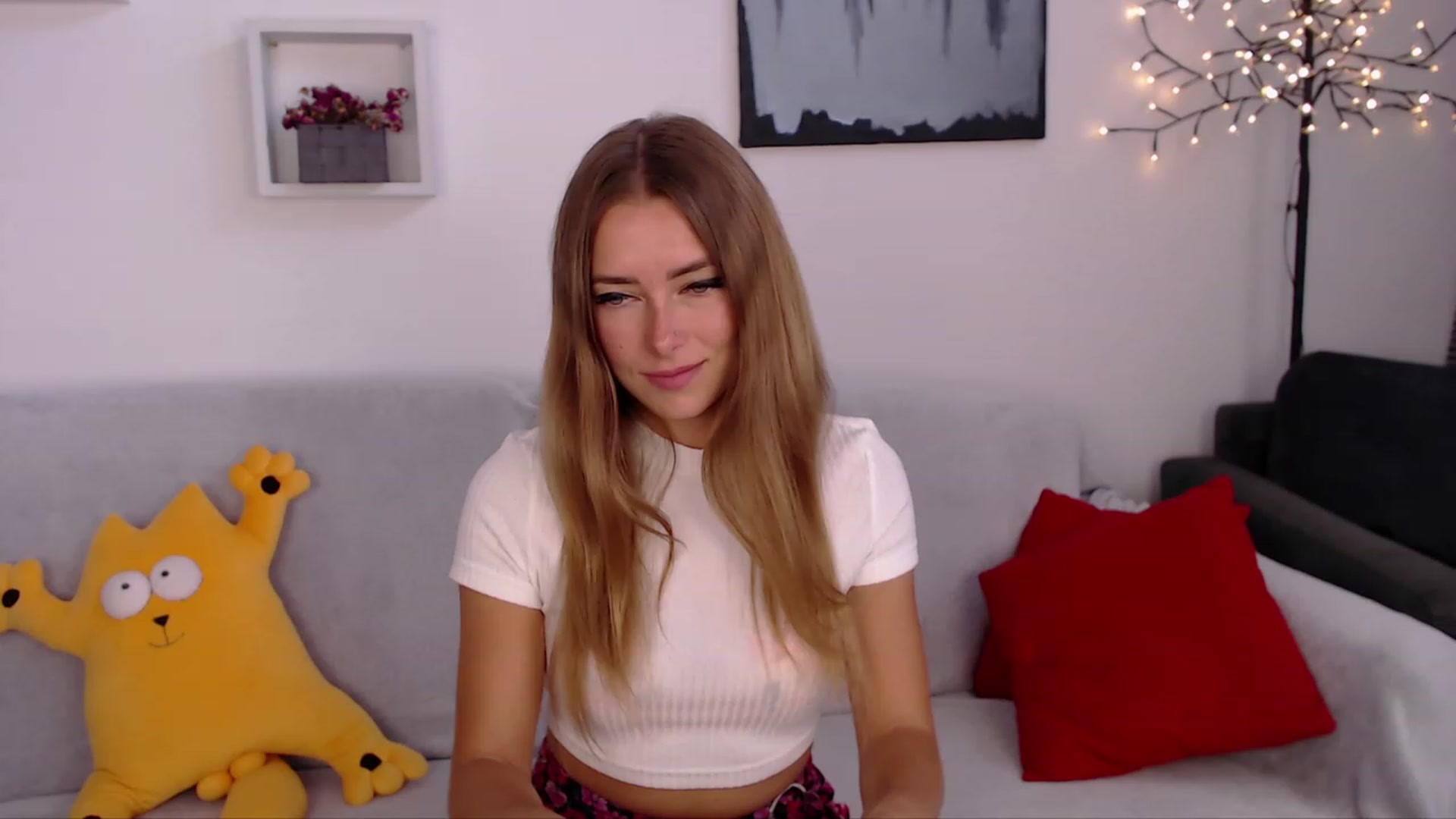Gallery image thumbnail from SimonsWife's myfreecams stream on, 09/18/2023, 10:06 image 3 of 20