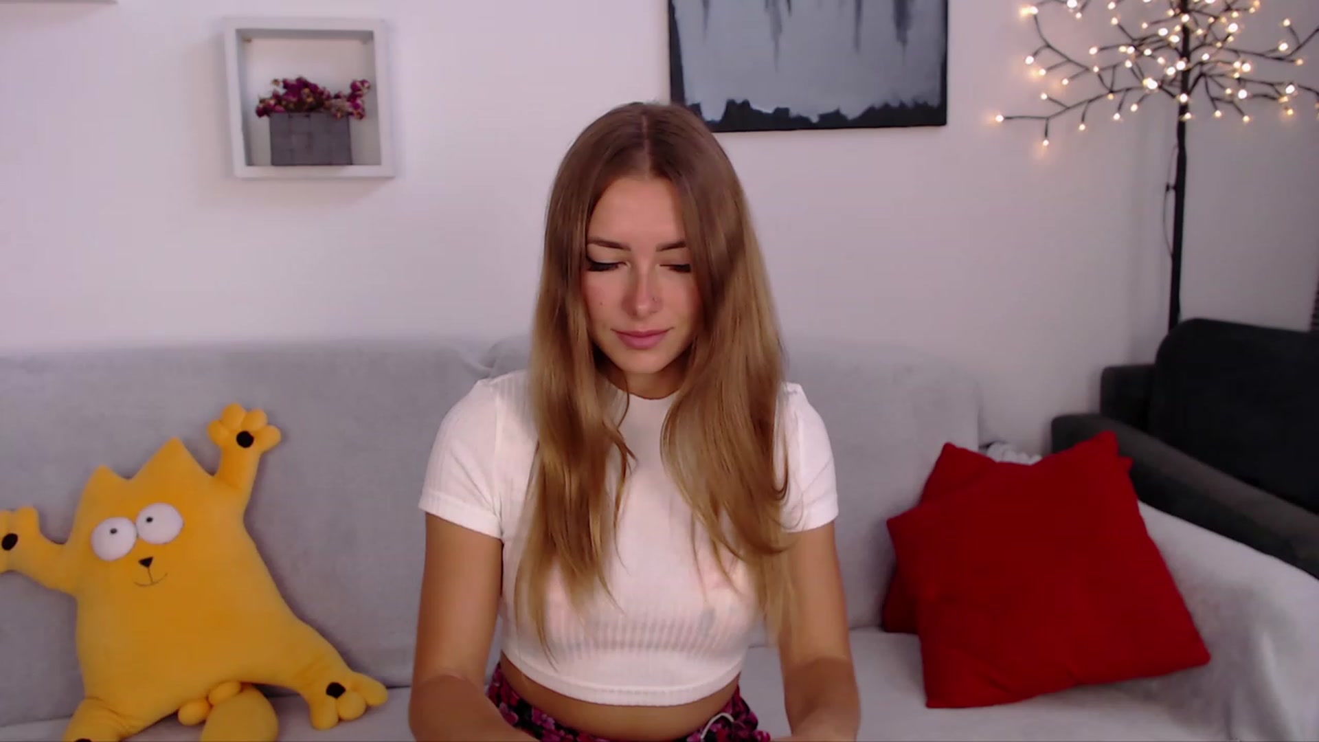 Gallery image thumbnail from SimonsWife's myfreecams stream on, 09/18/2023, 10:06 image 2 of 20