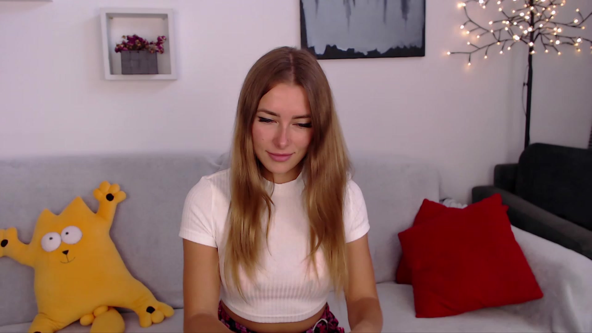 Gallery image thumbnail from SimonsWife's myfreecams stream on, 09/18/2023, 10:06 image 7 of 20