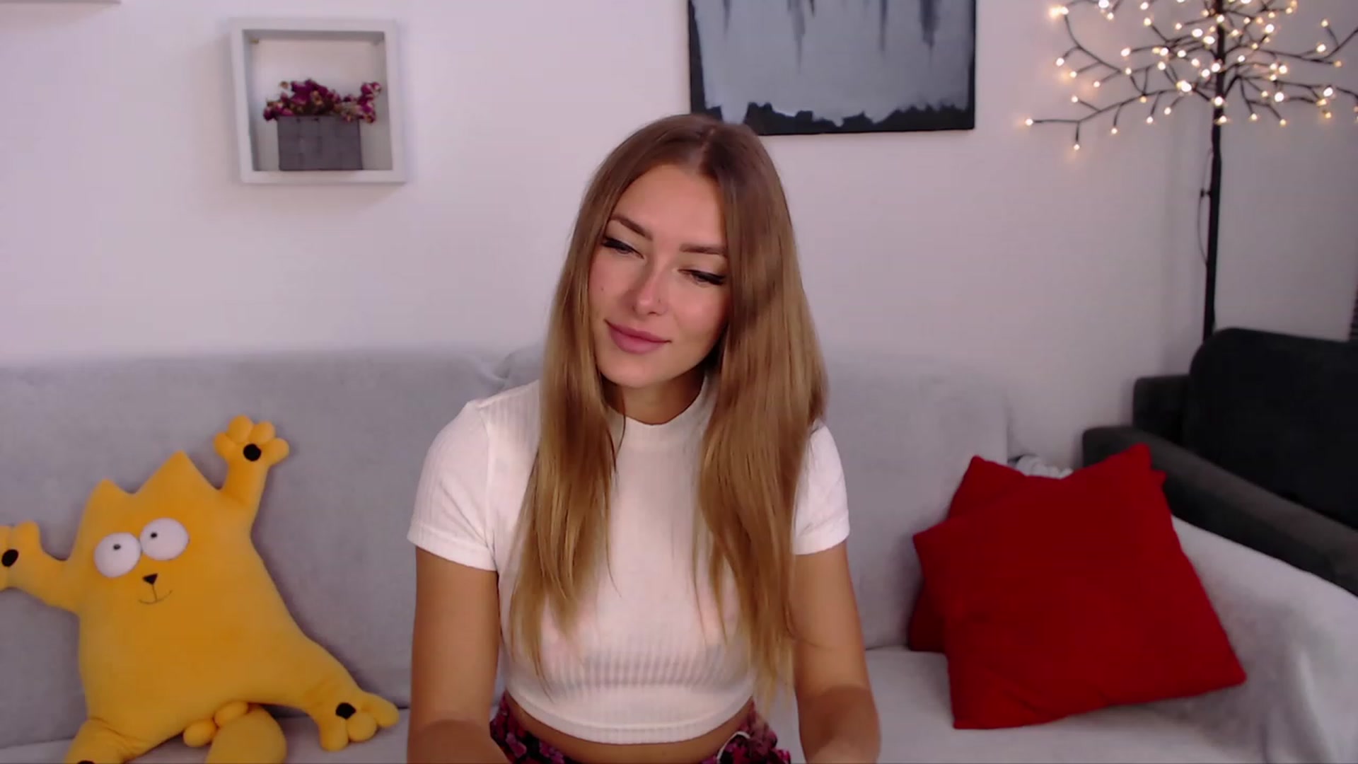 Gallery image thumbnail from SimonsWife's myfreecams stream on, 09/18/2023, 10:06 image 4 of 20